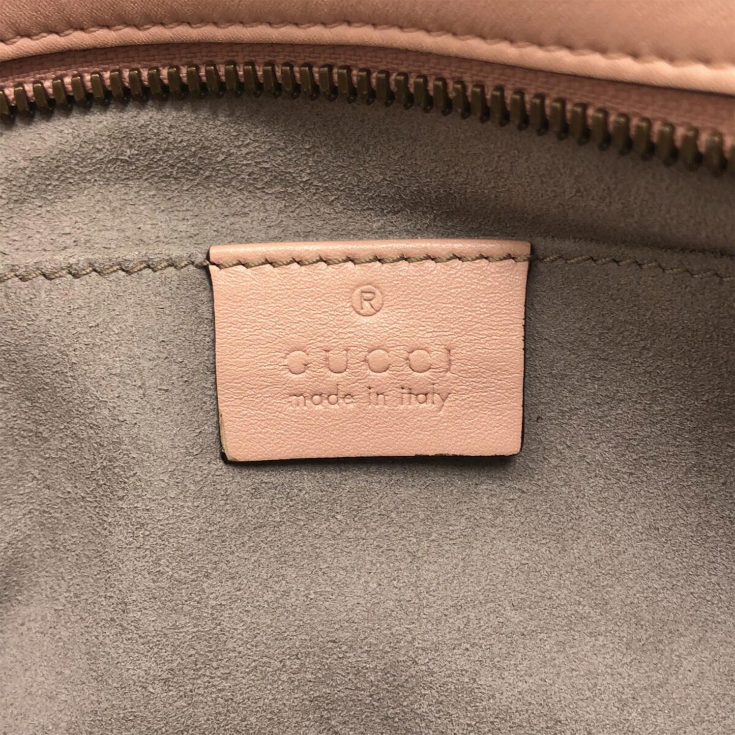 Gucci Small GG Marmont Matelasse Crossbody (SHG-Nzgu8j)