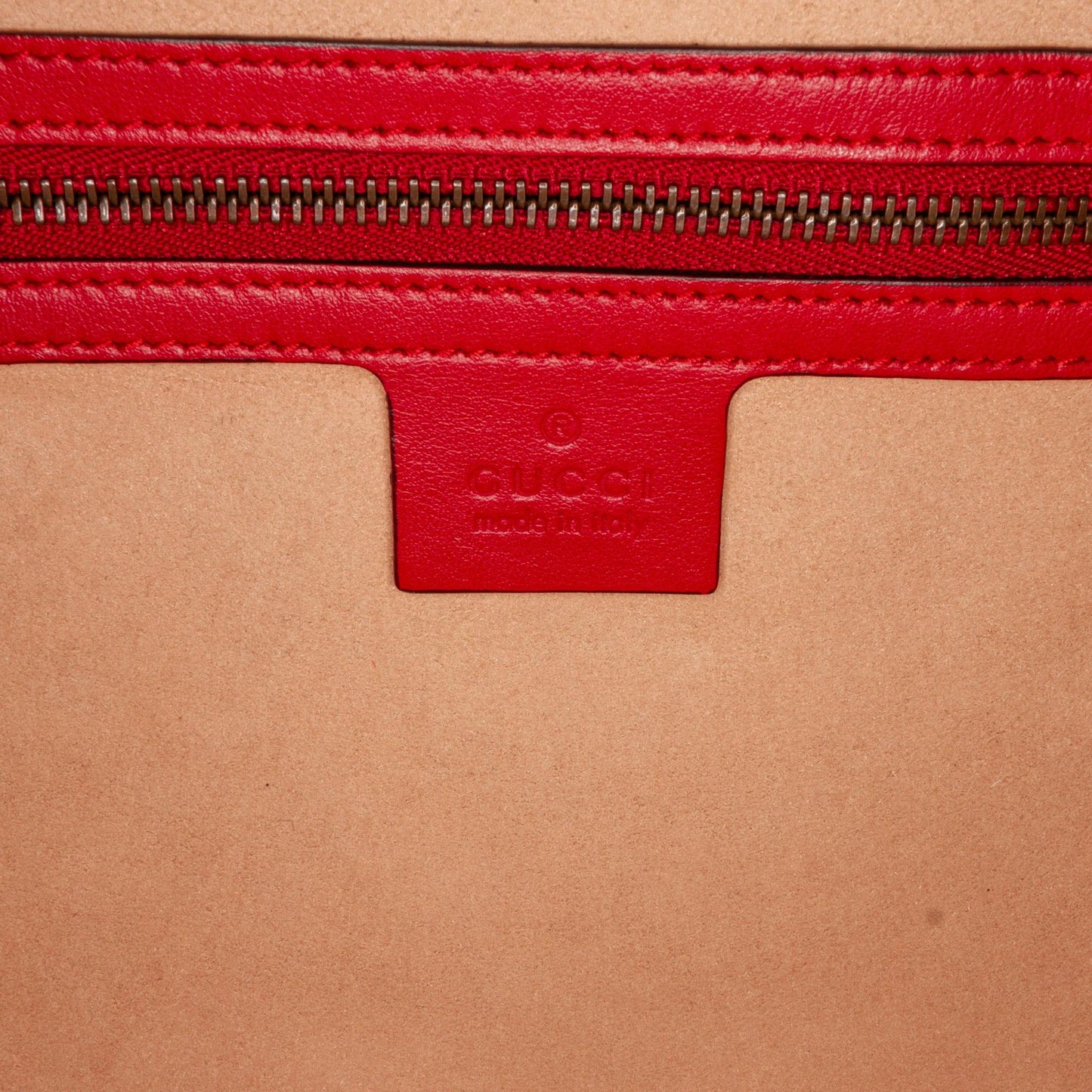 Gucci Small GG Marmont Matelasse Top Handle (SHG-hNCArE)