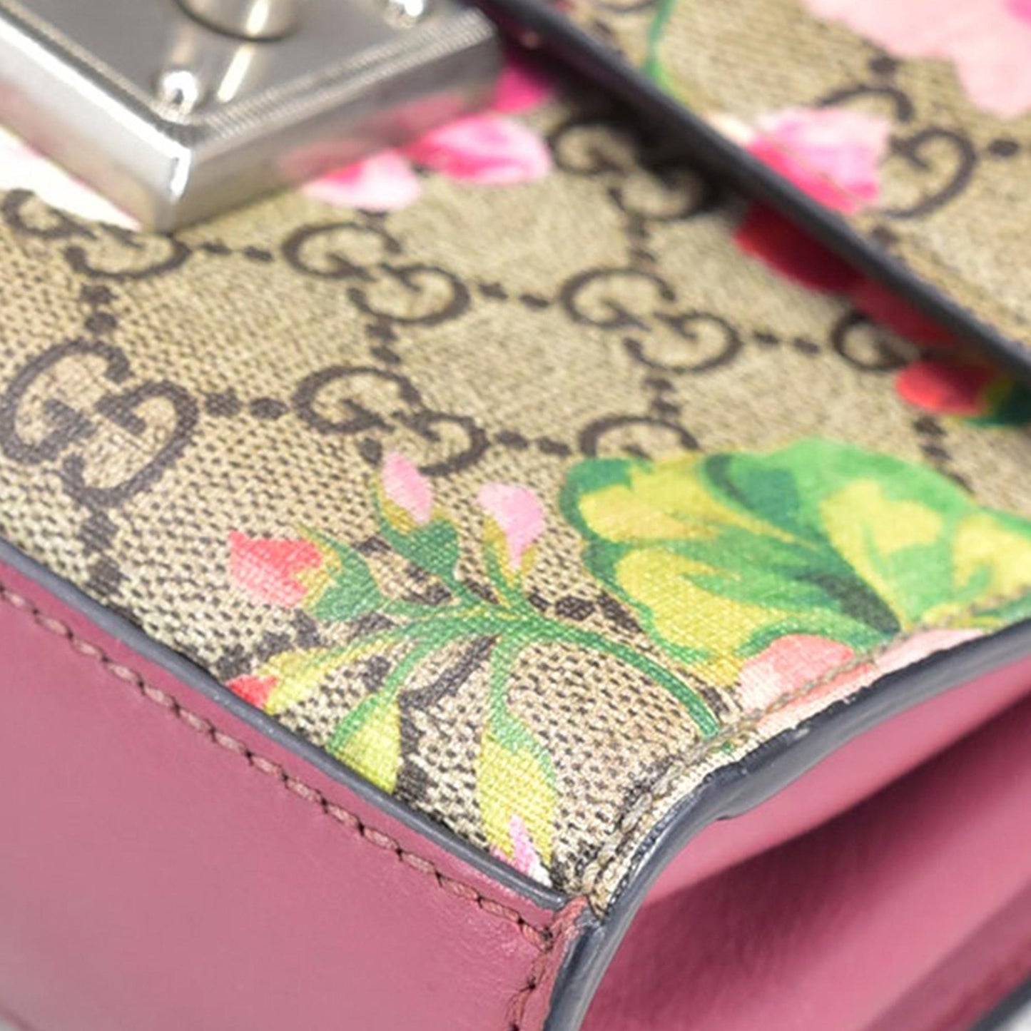 Gucci Small GG Supreme Blooms Padlock Crossbody (SHG-uGapP0)
