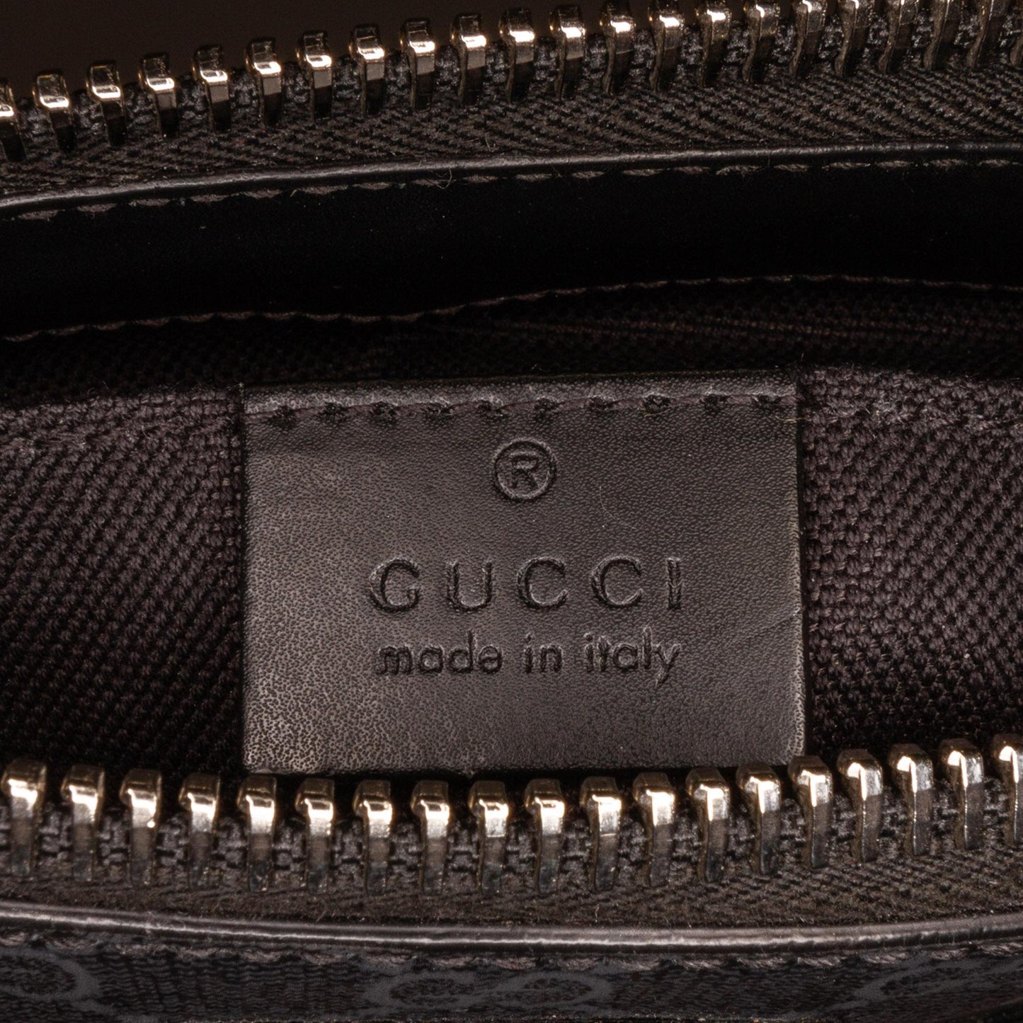 Gucci Small GG Supreme Messenger Bag (SHG-v3moky)
