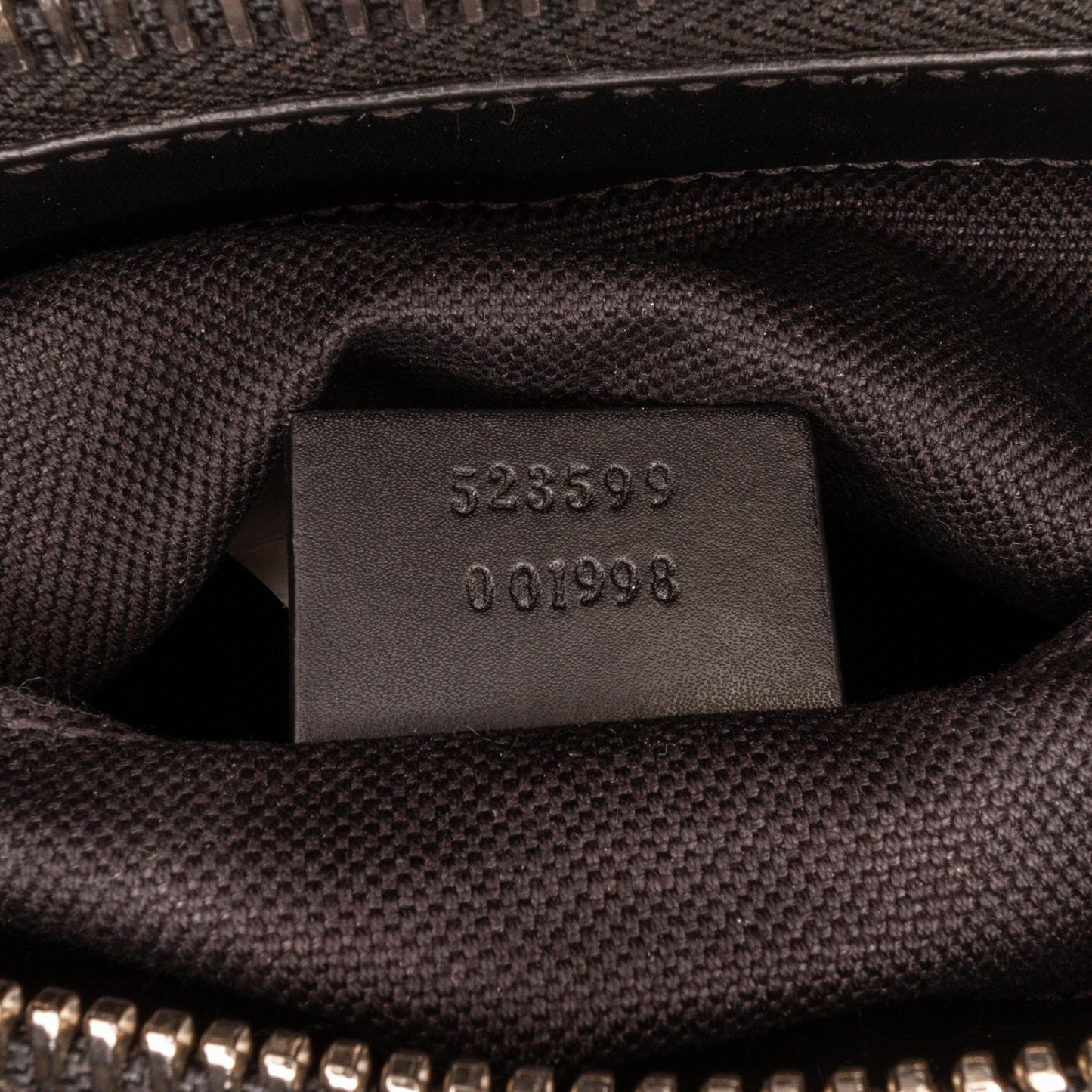 Gucci Small GG Supreme Messenger Bag (SHG-v3moky)