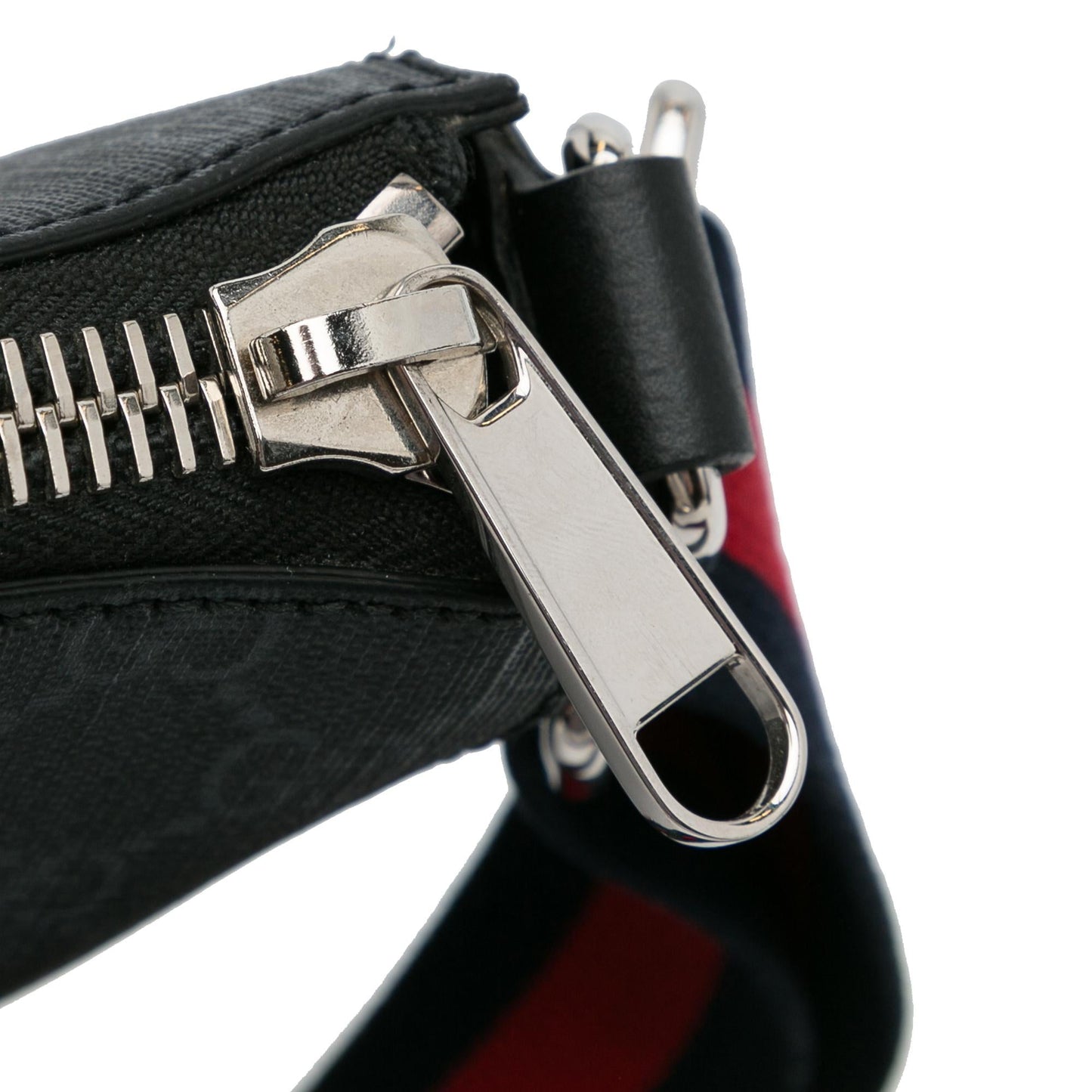 Gucci Small GG Supreme Messenger Bag (SHG-v3moky)