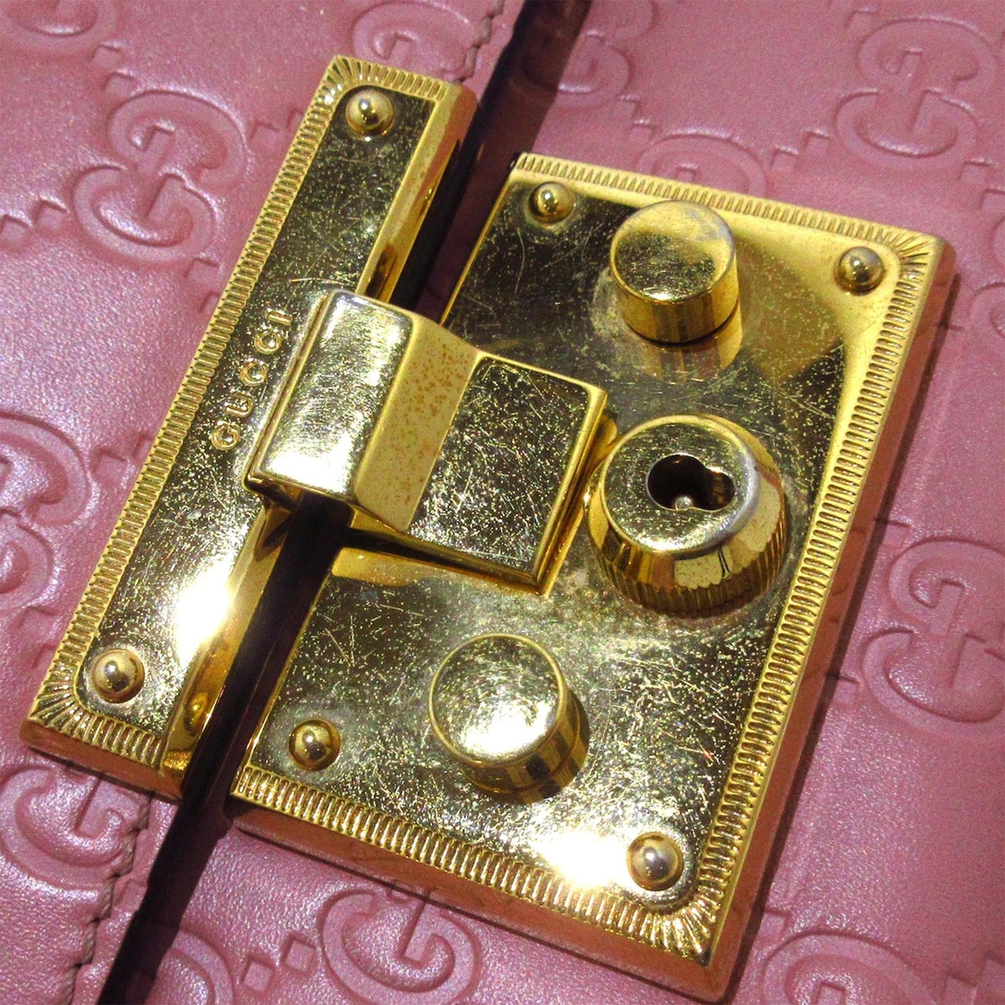 Gucci Small Guccissima Padlock Crossbody Bag (SHG-RKOEvJ)