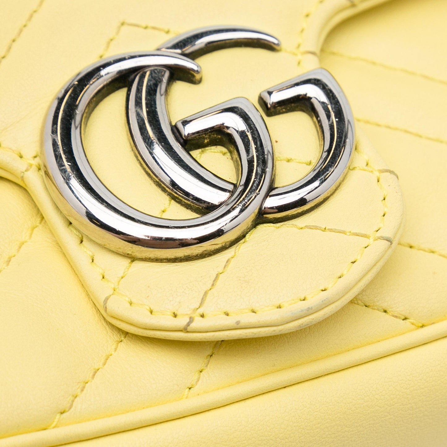 Gucci Super Mini GG Marmont Matelasse Crossbody Bag (SHG-09ddxk)