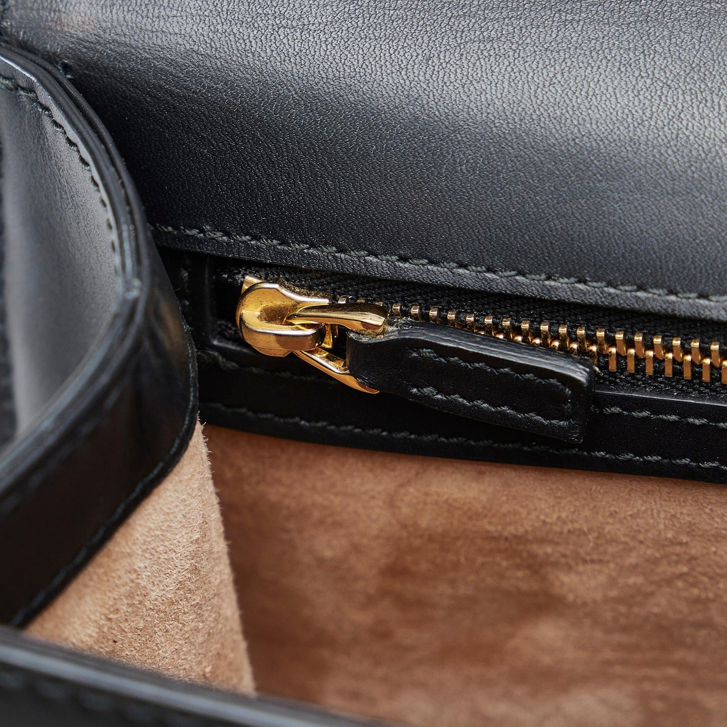 Gucci Sylvie Shoulder Bag (SHG-NFRbwn)