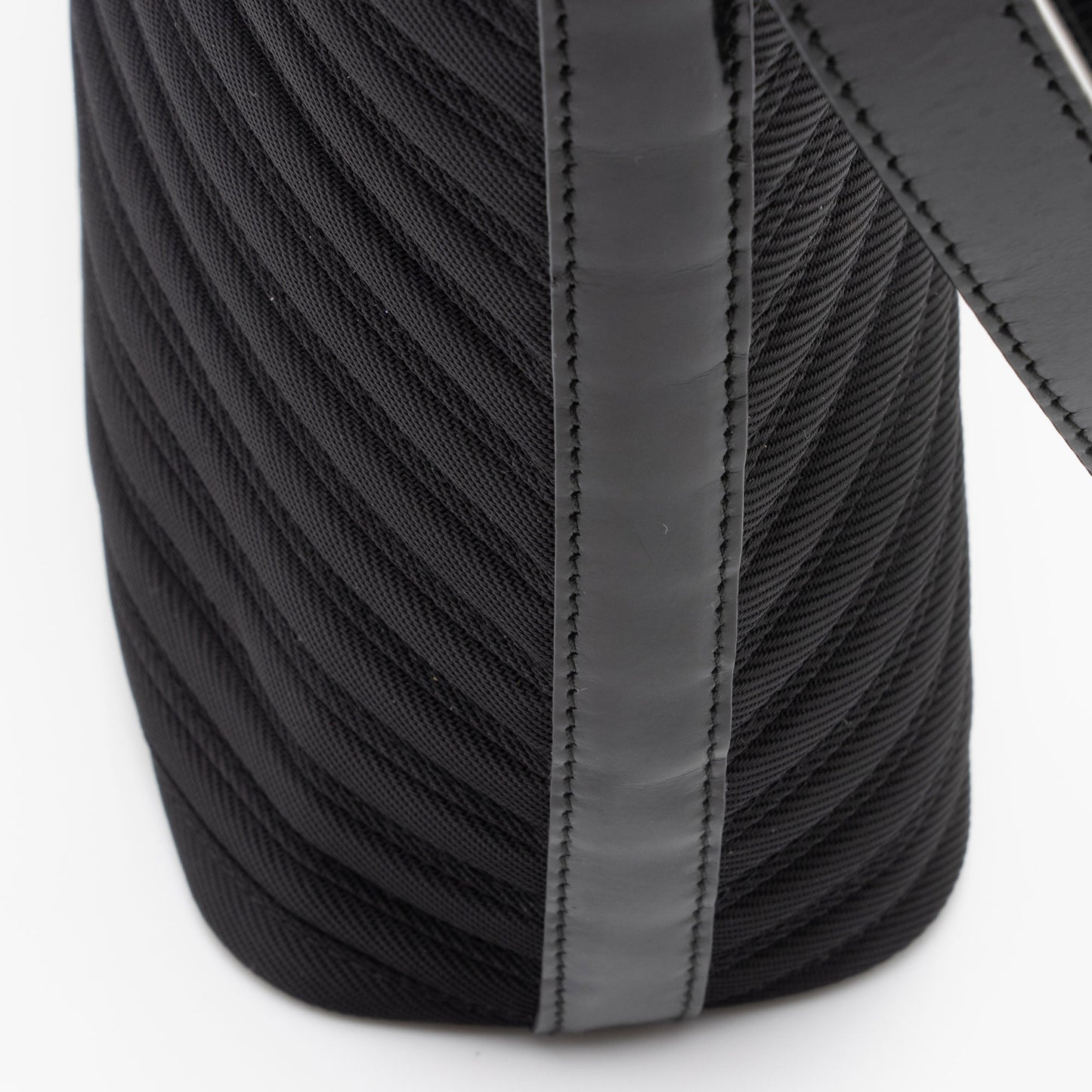 Gucci Vintage Quilted Nylon Bamboo Tote (SHF-2fSkOi)