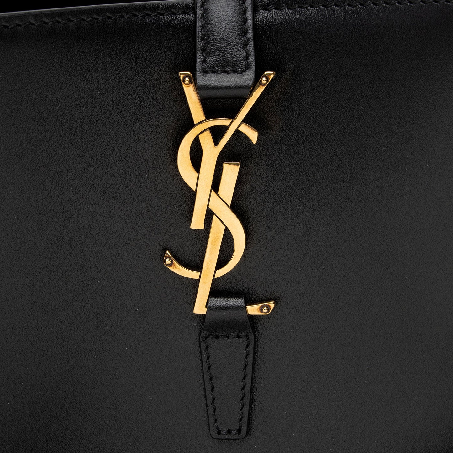 Saint Laurent Calfskin Monogram Le 37 Bucket Bag (SHF-YsxF8W)