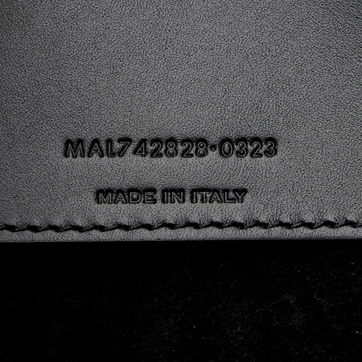Saint Laurent Calfskin Monogram Le 37 Bucket Bag (SHF-YsxF8W)