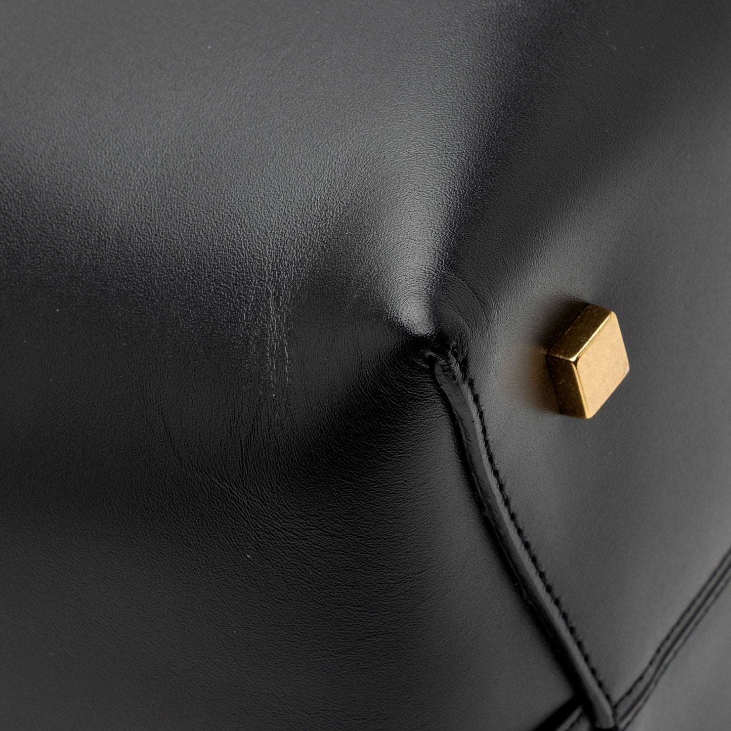 Saint Laurent Calfskin Monogram Le 37 Bucket Bag (SHF-YsxF8W)