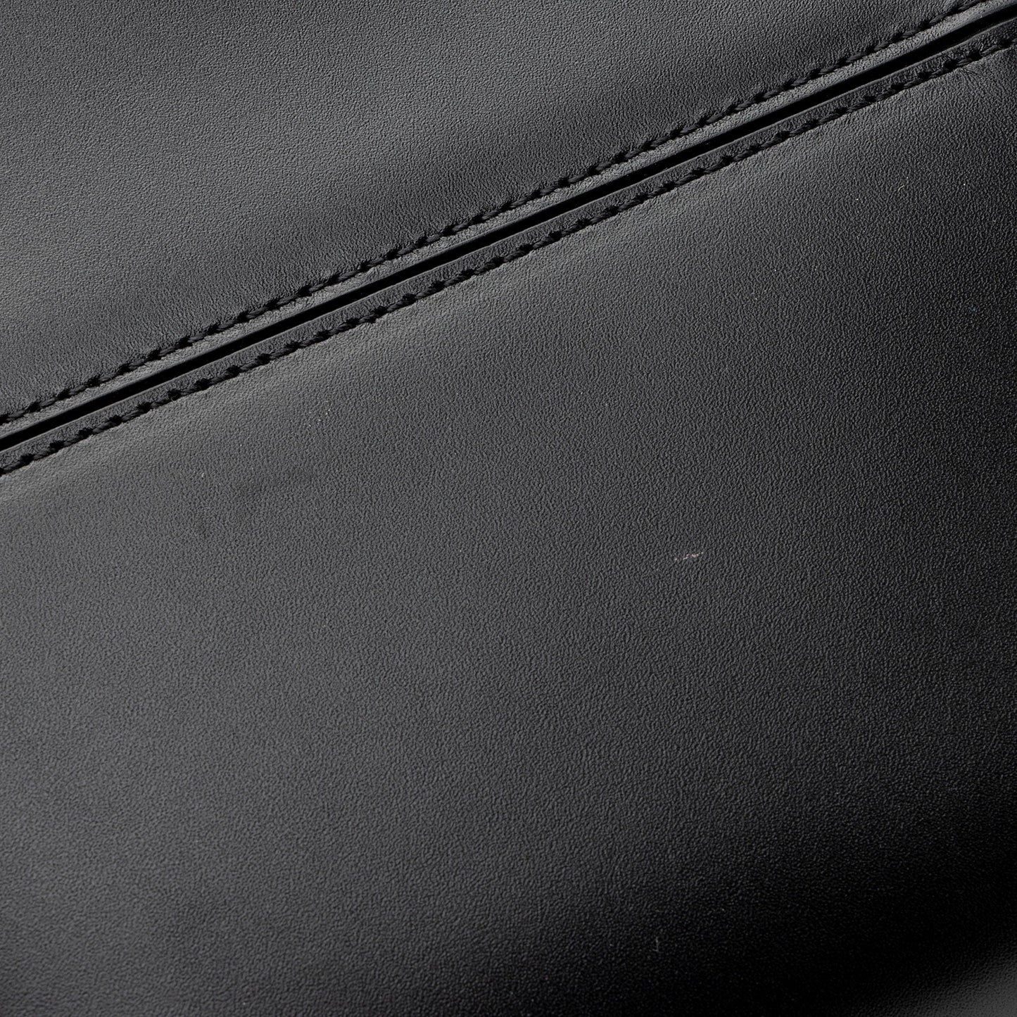 Saint Laurent Calfskin Monogram Le 37 Bucket Bag (SHF-YsxF8W)