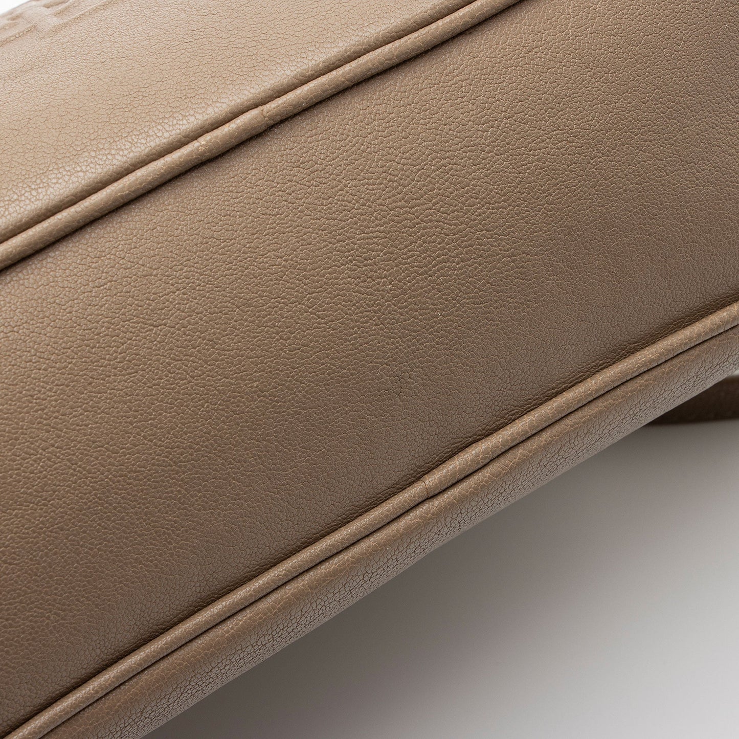 Saint Laurent Calfskin Monogram Lou Camera Bag (SHF-9nwyYD)