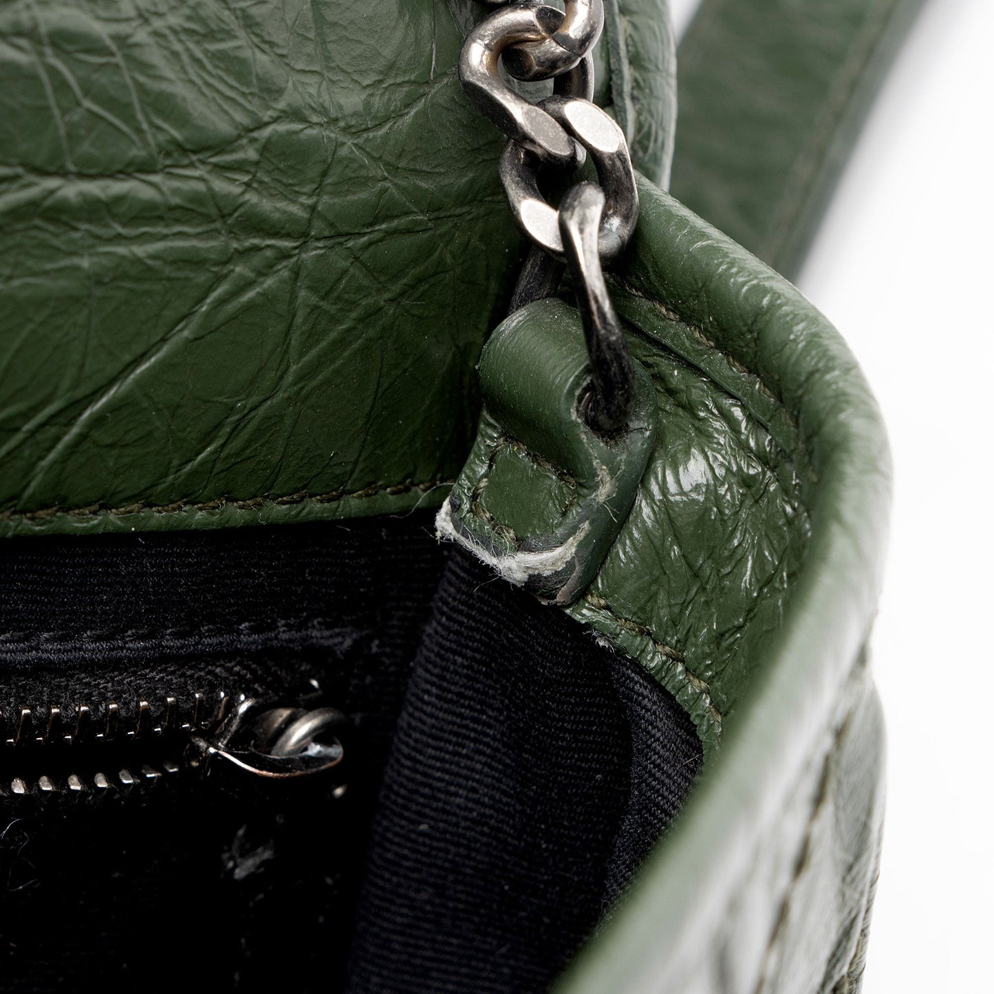 Saint Laurent Crinkled Calfskin Monogram Niki Chain Wallet (SHF-w5uFiz)
