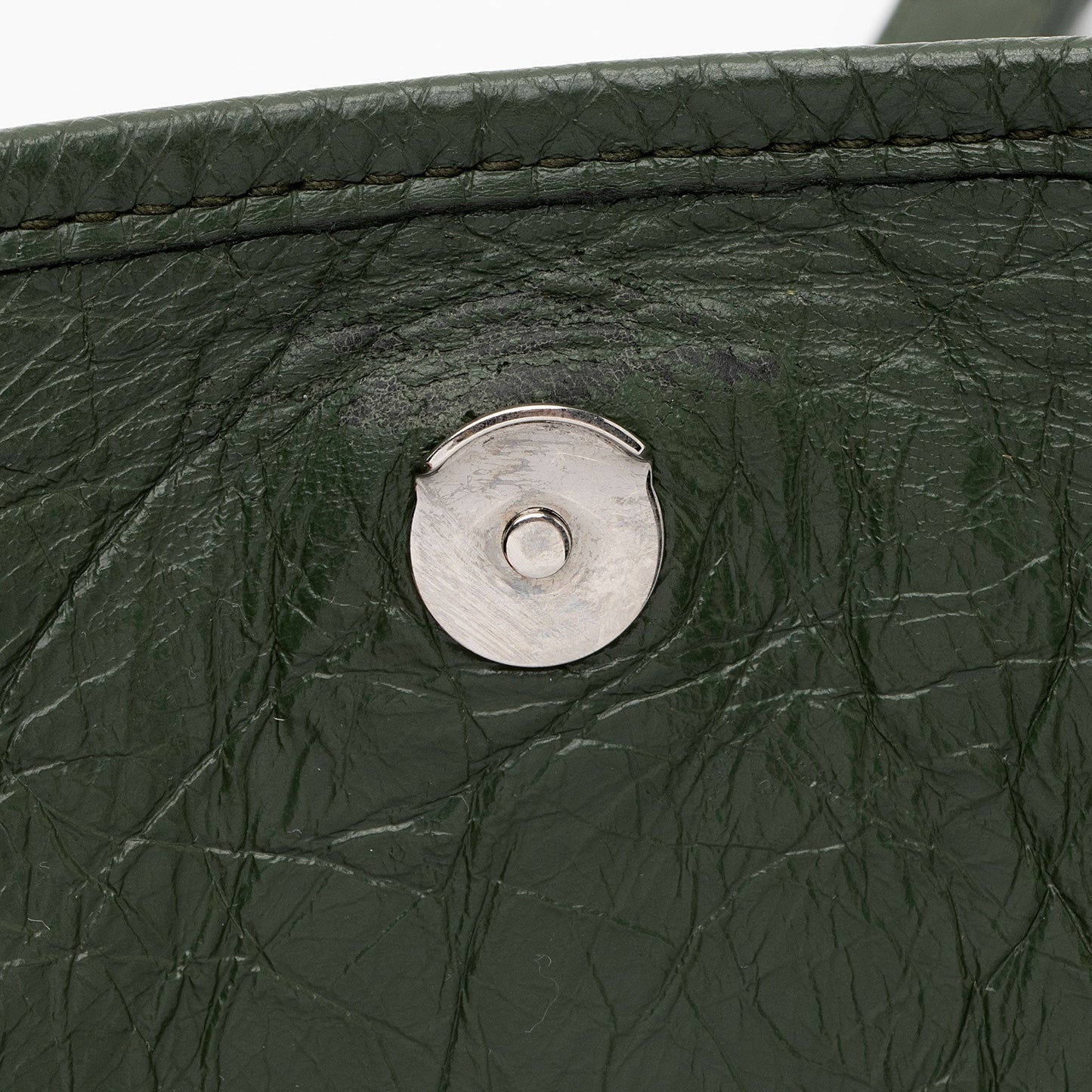 Saint Laurent Crinkled Calfskin Monogram Niki Chain Wallet (SHF-w5uFiz)