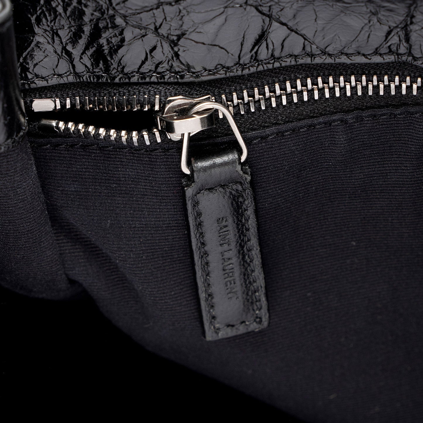 Saint Laurent Crinkled Calfskin Monogram Niki Large Shoulder Bag (SHF-0VXkR6)