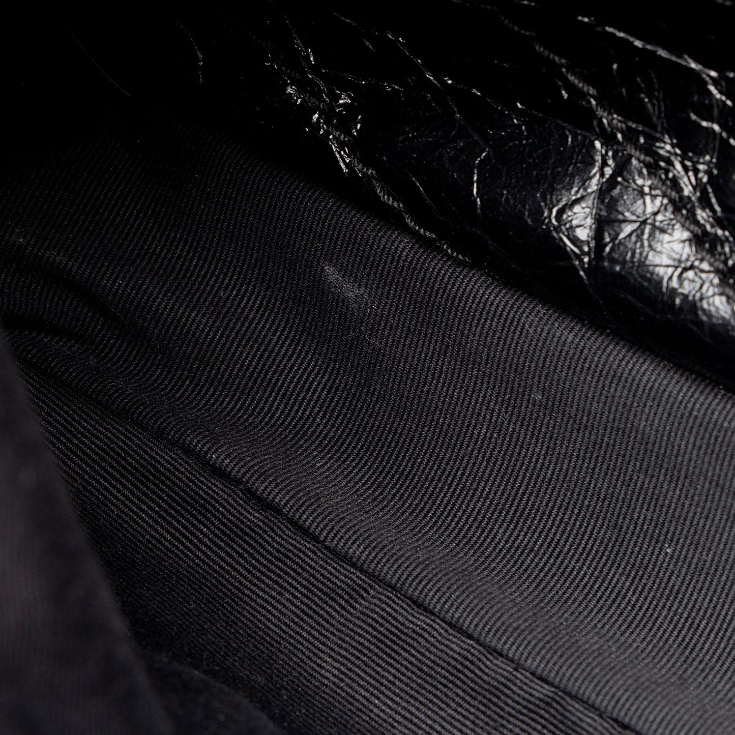Saint Laurent Crinkled Calfskin Monogram Niki Large Shoulder Bag (SHF-0VXkR6)