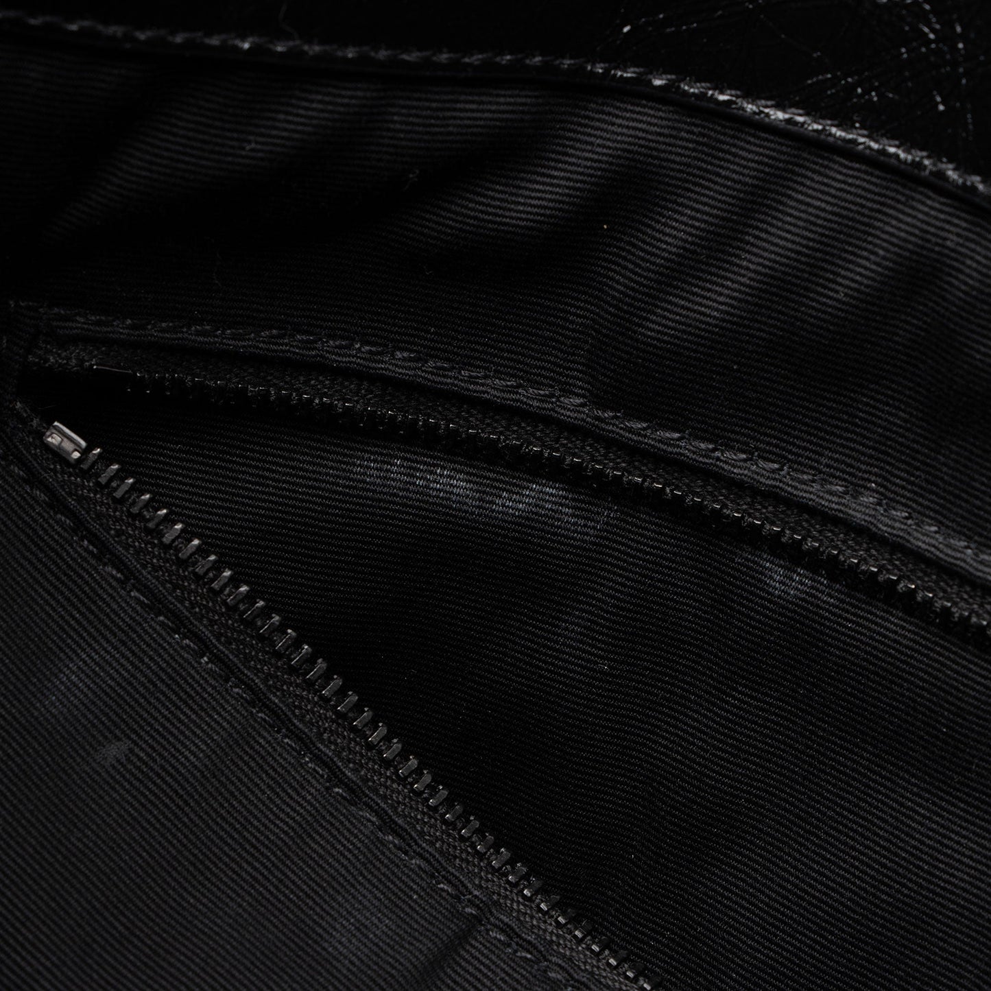 Saint Laurent Crinkled Calfskin Monogram Niki Medium Shopping Tote (SHF-HoUdcp)