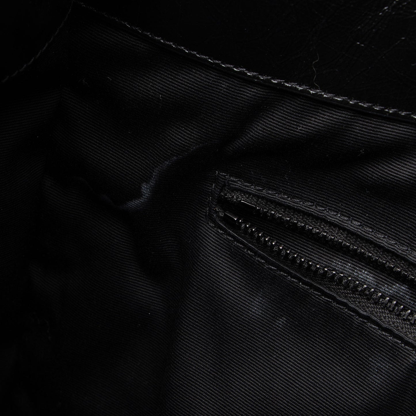 Saint Laurent Crinkled Calfskin Monogram Niki Medium Shopping Tote (SHF-HoUdcp)