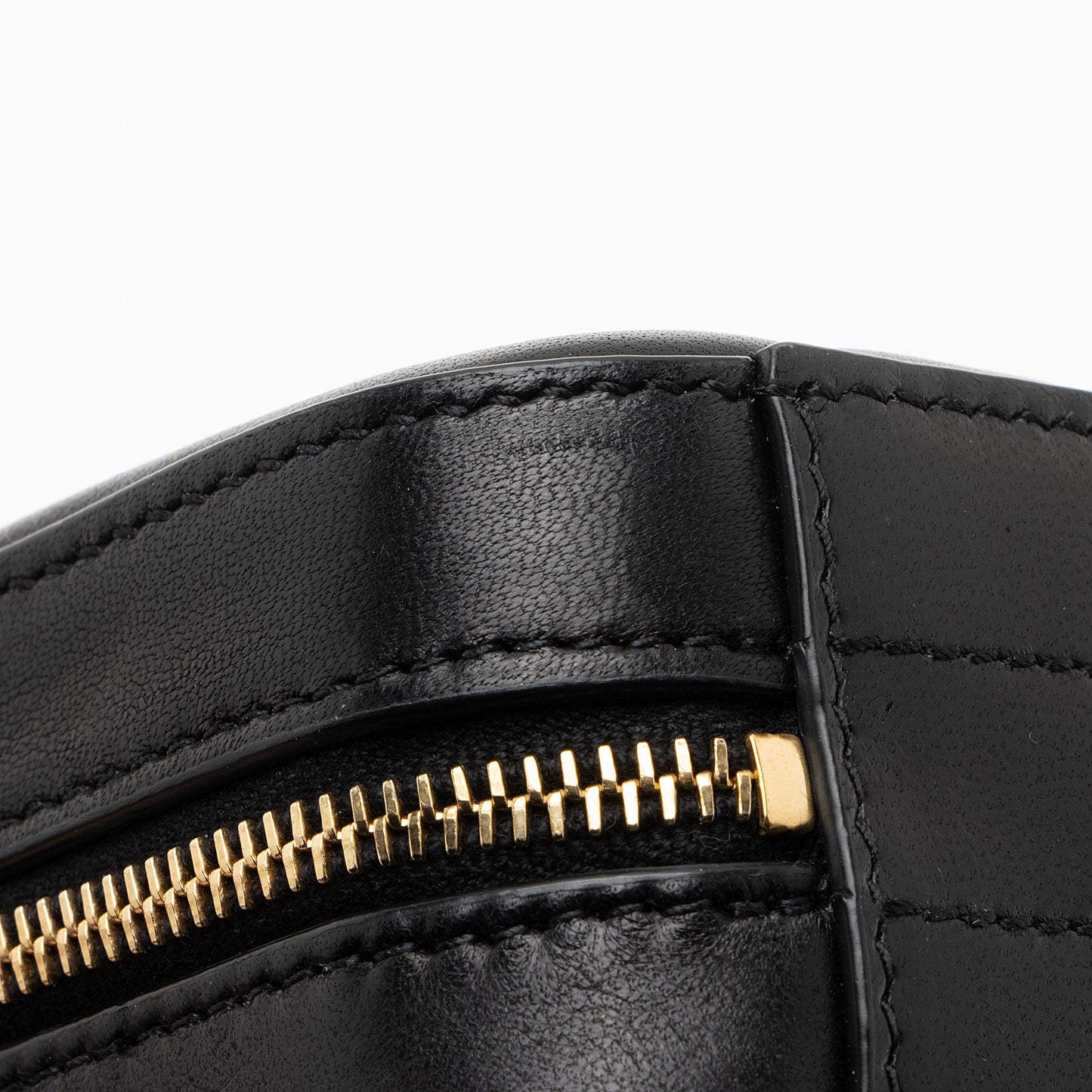 Saint Laurent Matalasse Calfskin Monogram Vicky Belt Bag (SHF-UFp2hO)