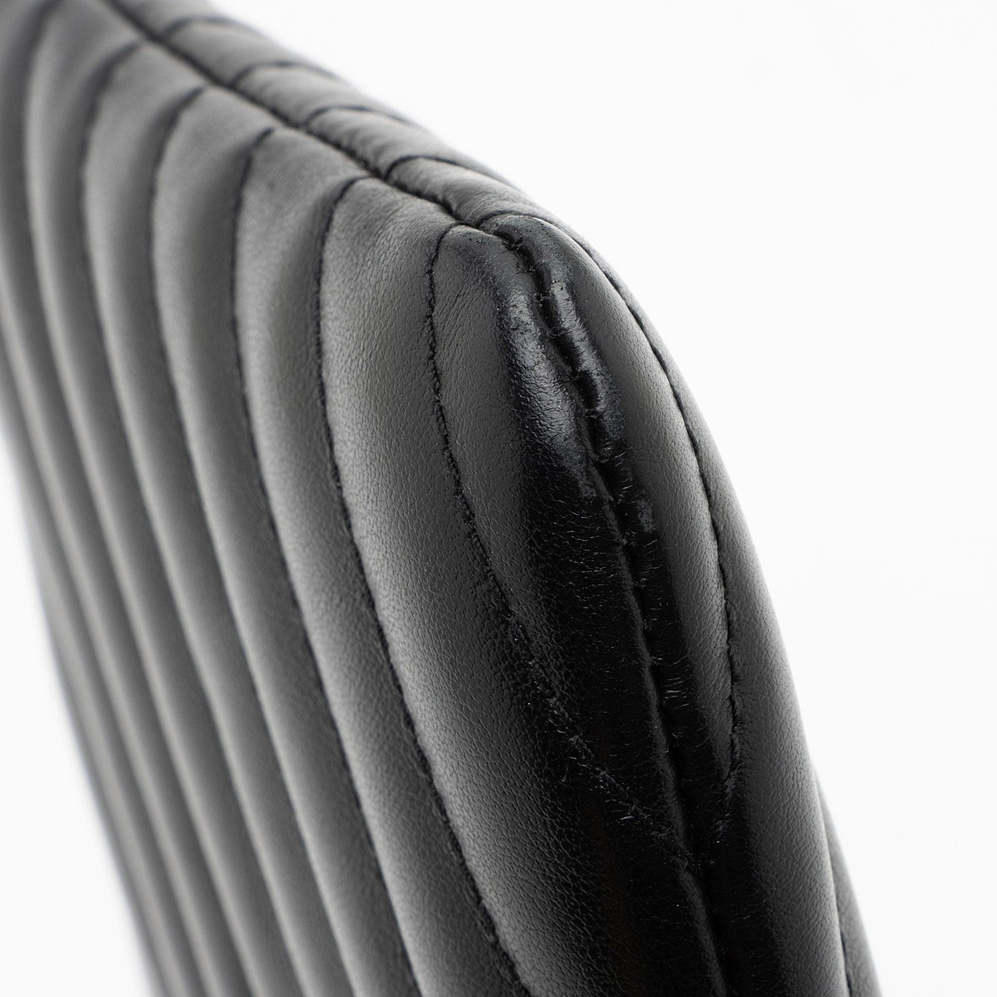 Saint Laurent Matelasse Calfskin Jolie Pouch (SHF-L9nPVy)