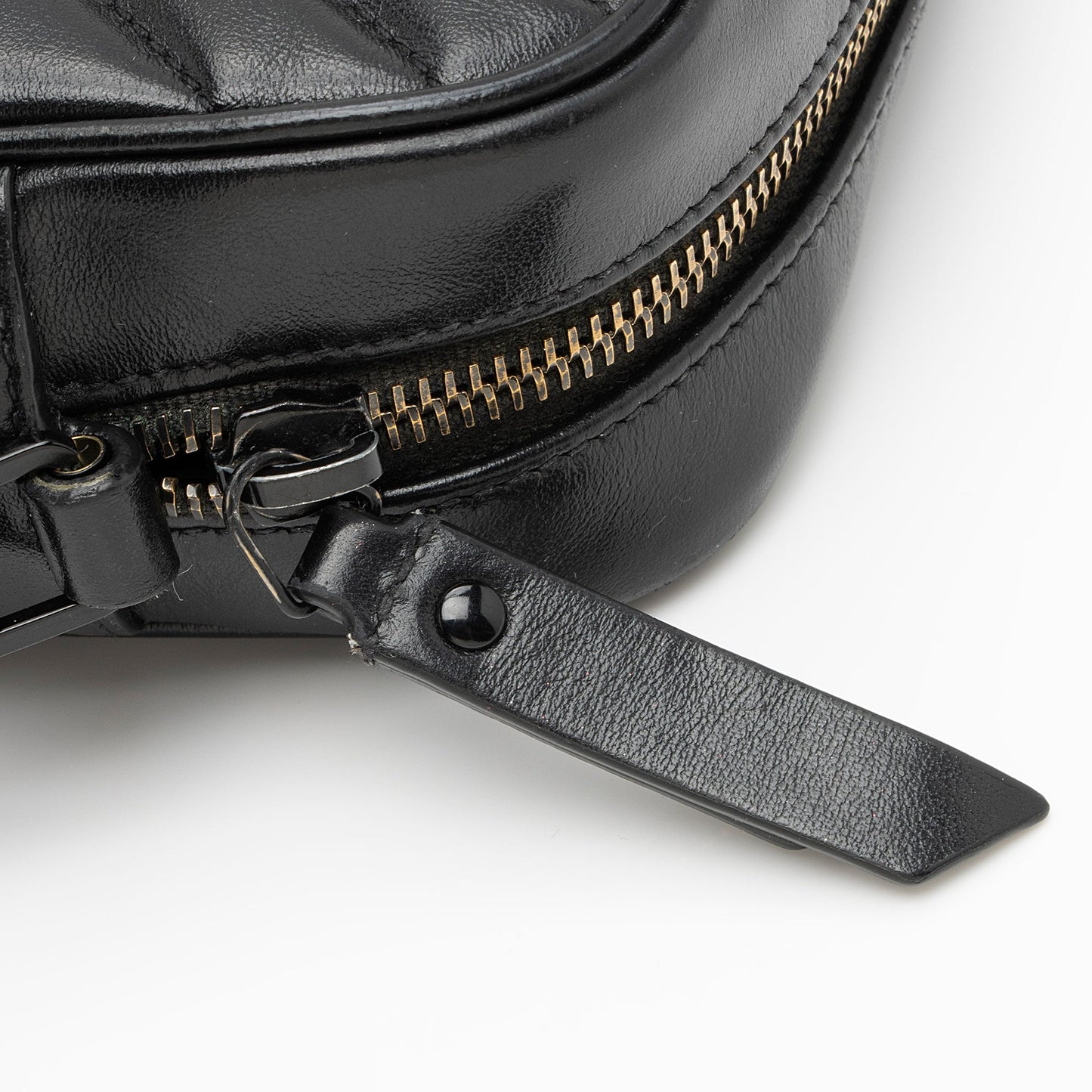 Saint Laurent Matelasse Calfskin Matte Black Monogram Lou Camera Bag (SHF-APSLqT)