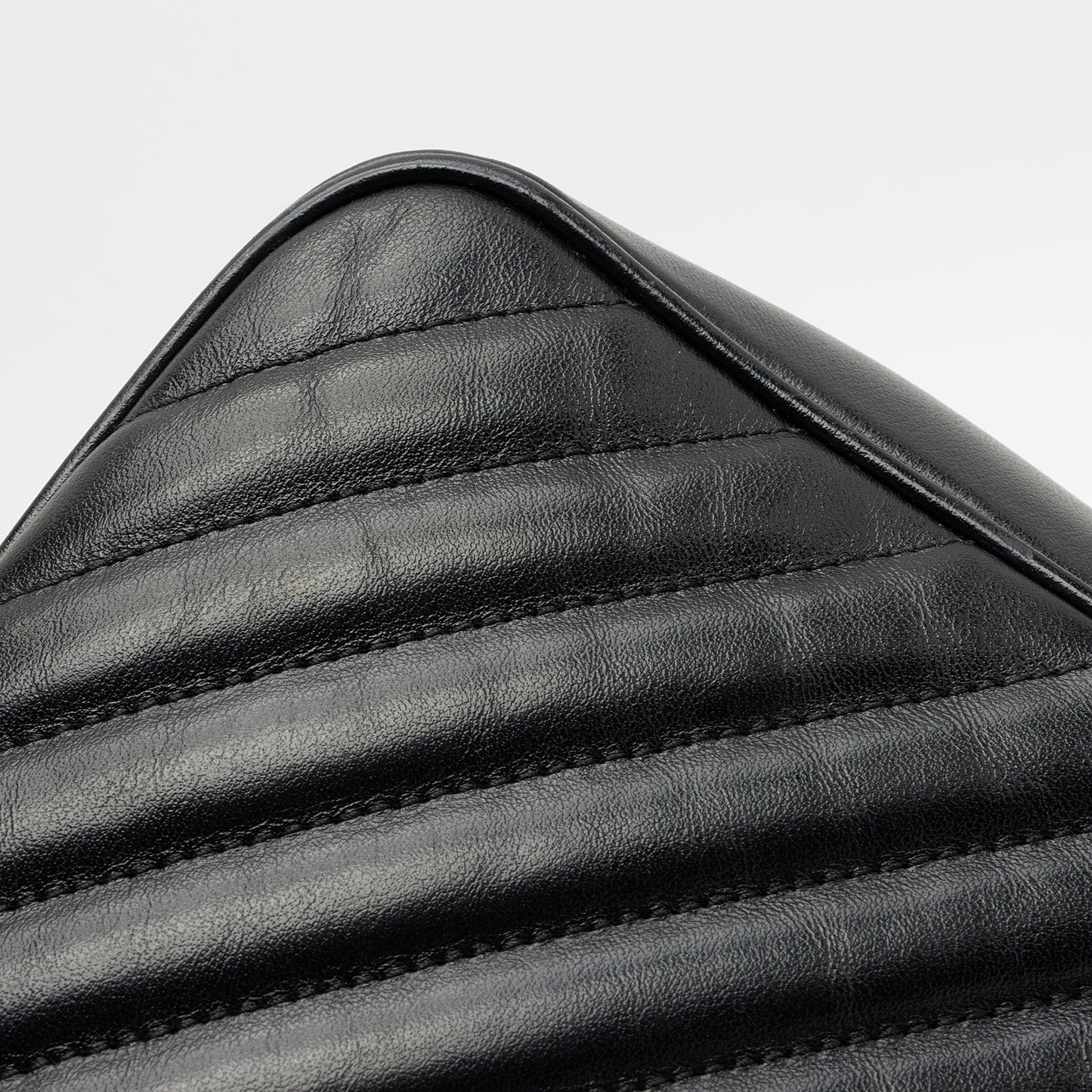 Saint Laurent Matelasse Calfskin Matte Black Monogram Lou Camera Bag (SHF-APSLqT)