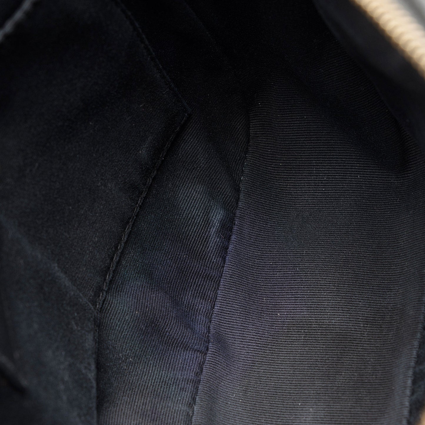 Saint Laurent Matelasse Calfskin Matte Black Monogram Lou Camera Bag (SHF-APSLqT)