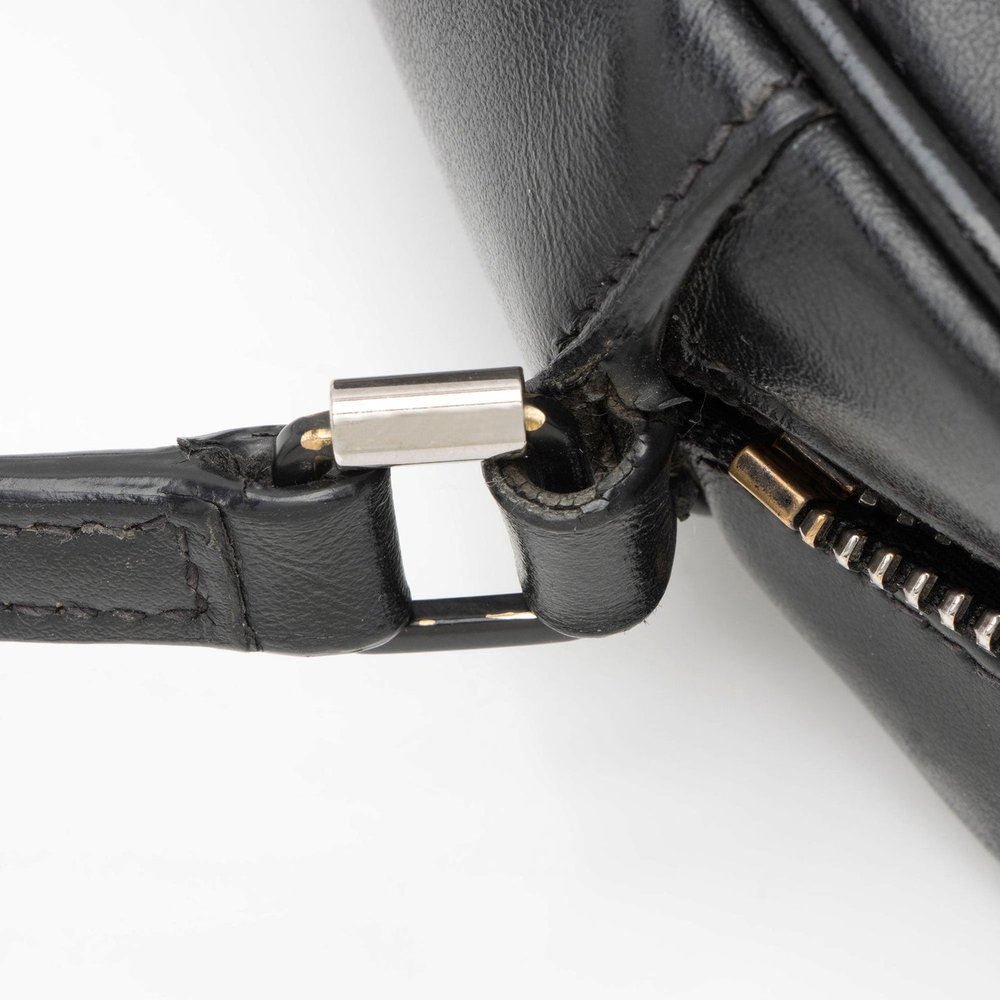 Saint Laurent Matelasse Calfskin Matte Black Monogram Lou Camera Bag (SHF-PIyVqF)
