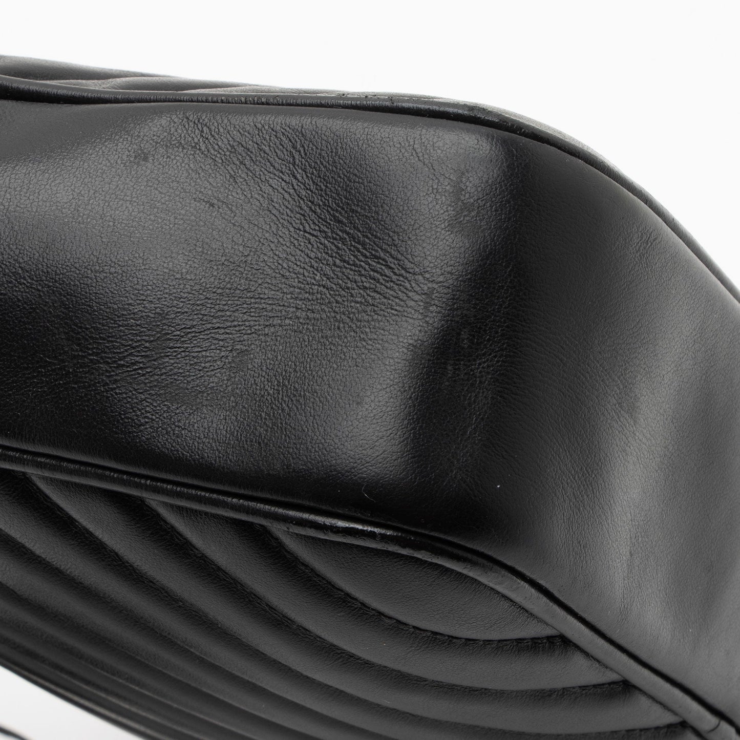 Saint Laurent Matelasse Calfskin Matte Black Monogram Lou Camera Bag (SHF-PIyVqF)