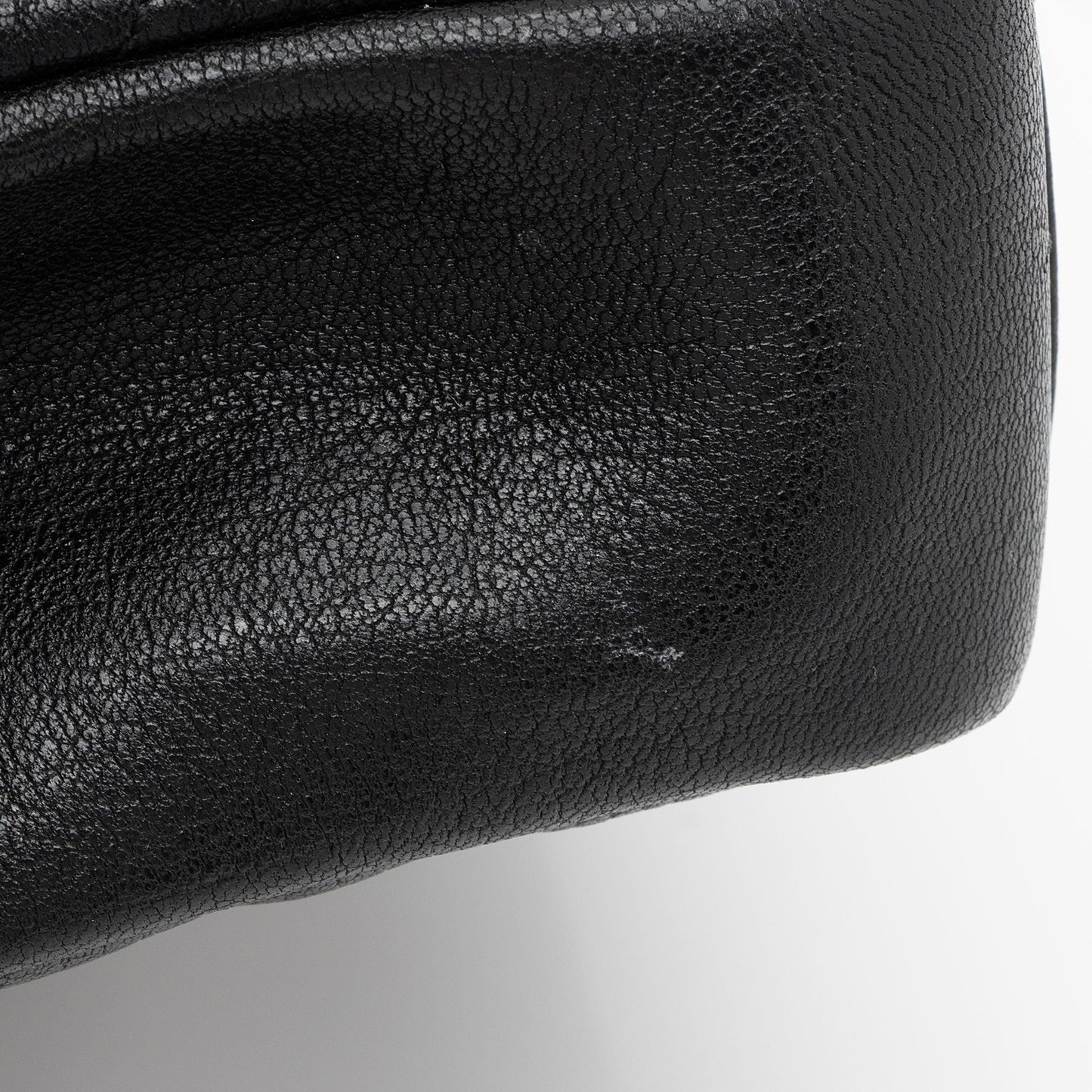 Saint Laurent Matelasse Calfskin Monogram College Medium Shoulder Bag (SHF-1hq9qs)
