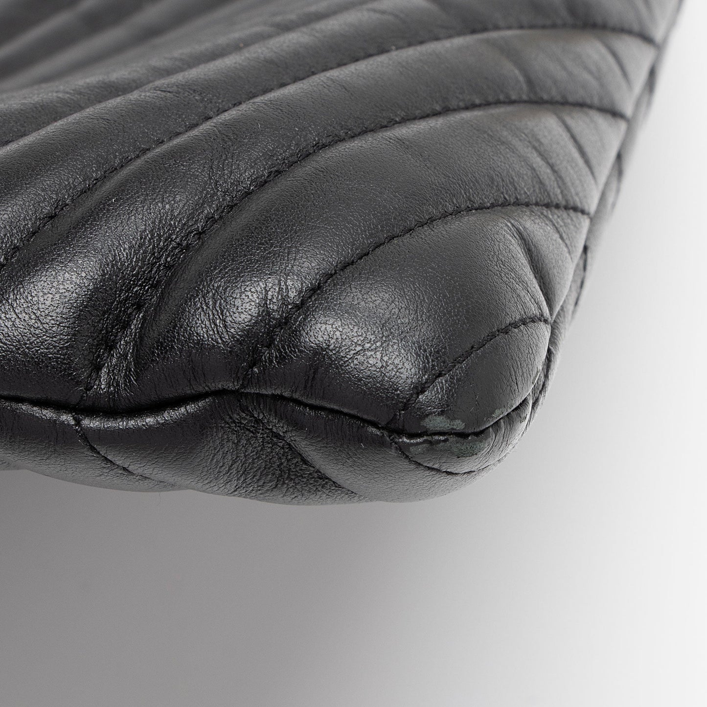 Saint Laurent Matelasse Calfskin Monogram Large Wristlet (SHF-Cxxp2w)