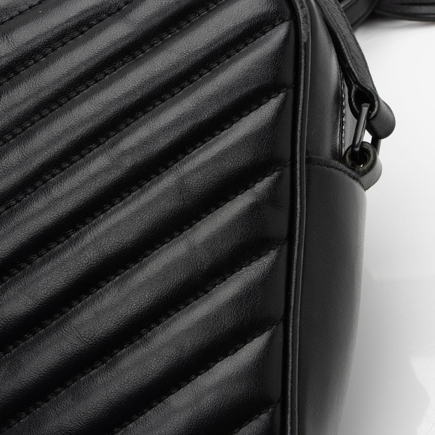 Saint Laurent Matelasse Calfskin Monogram Lou Camera Bag (SHF-maESsA)