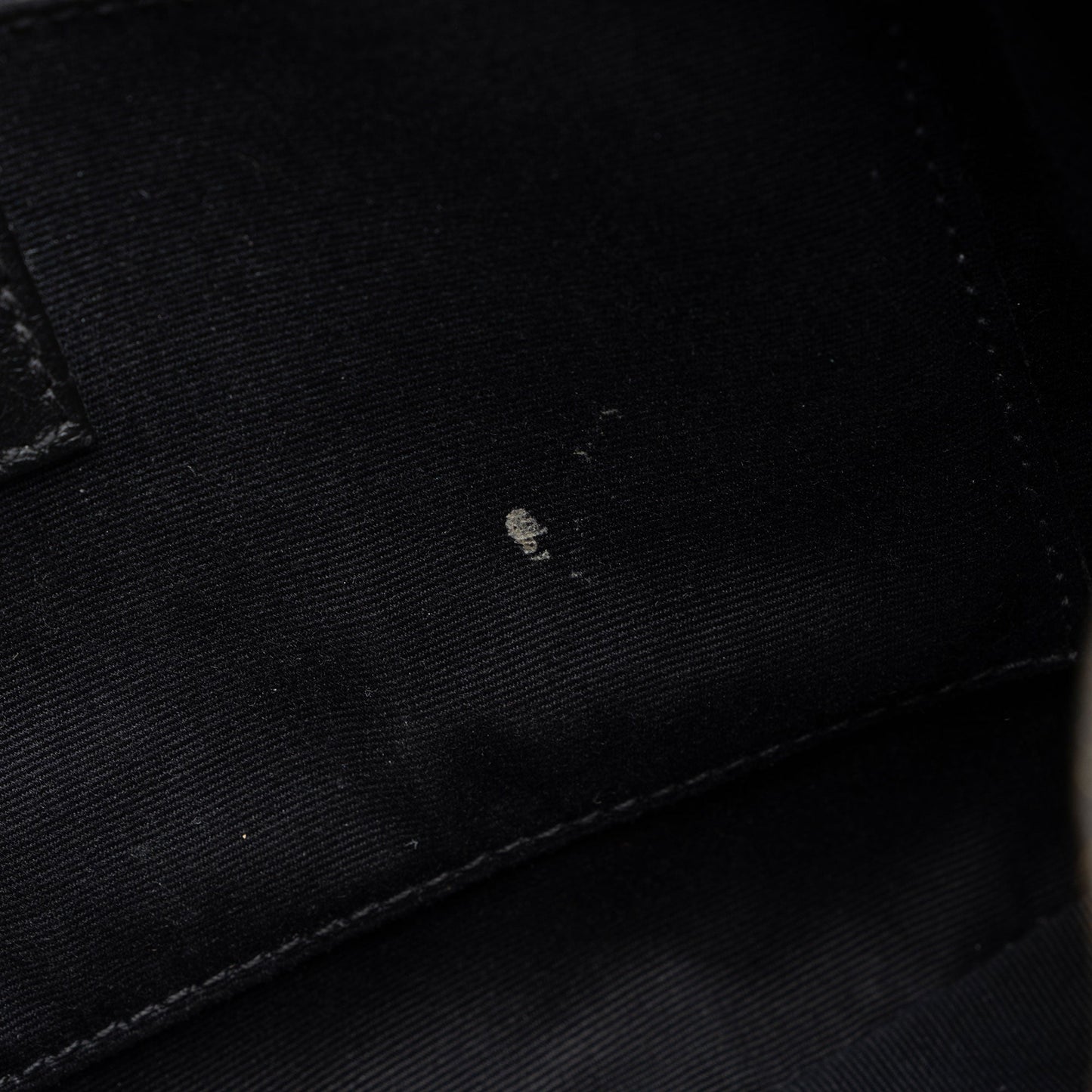 Saint Laurent Matelasse Calfskin Monogram Lou Camera Bag (SHF-pLUzLE)