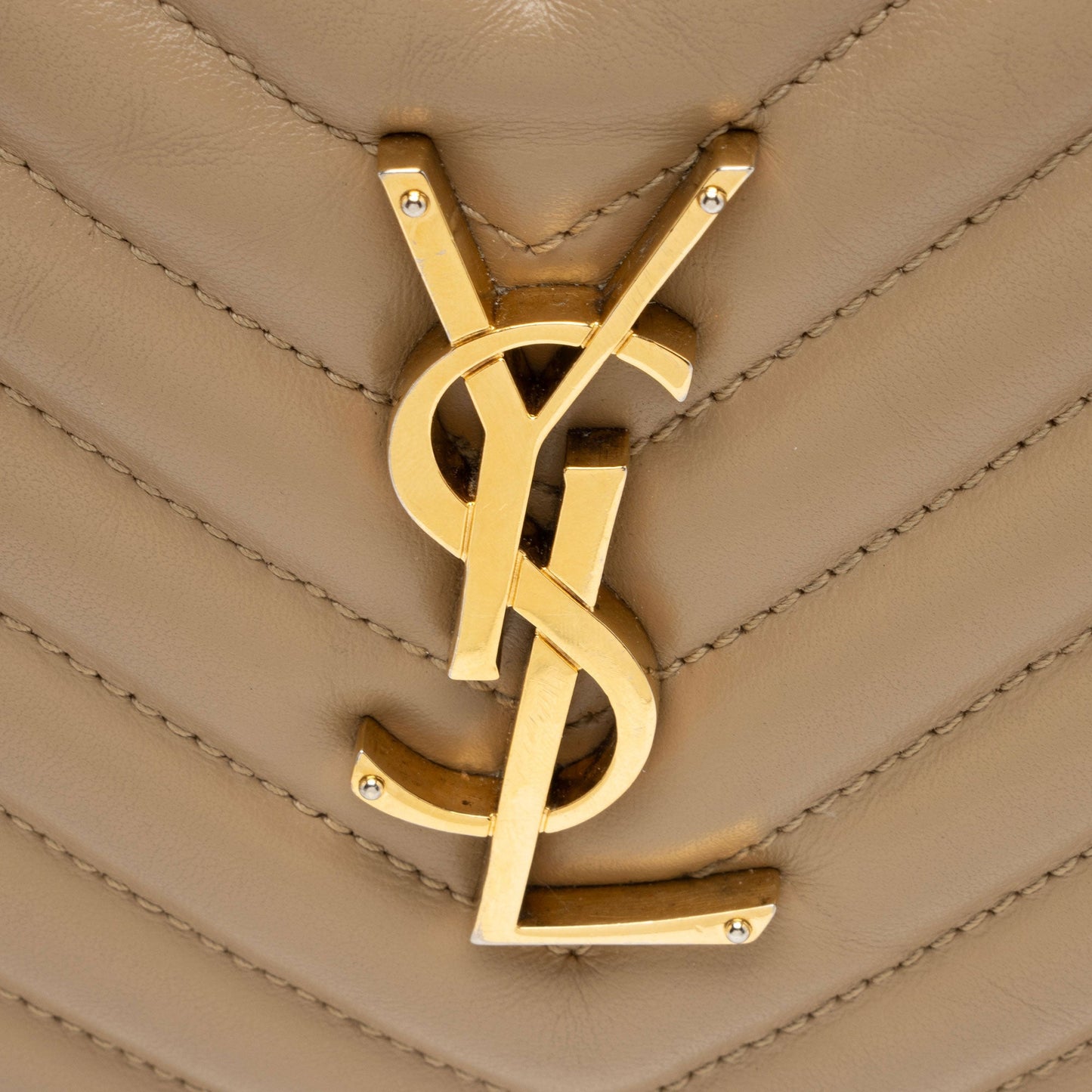 Saint Laurent Matelasse Calfskin Monogram Lou Camera Bag (SHF-5REUgE)