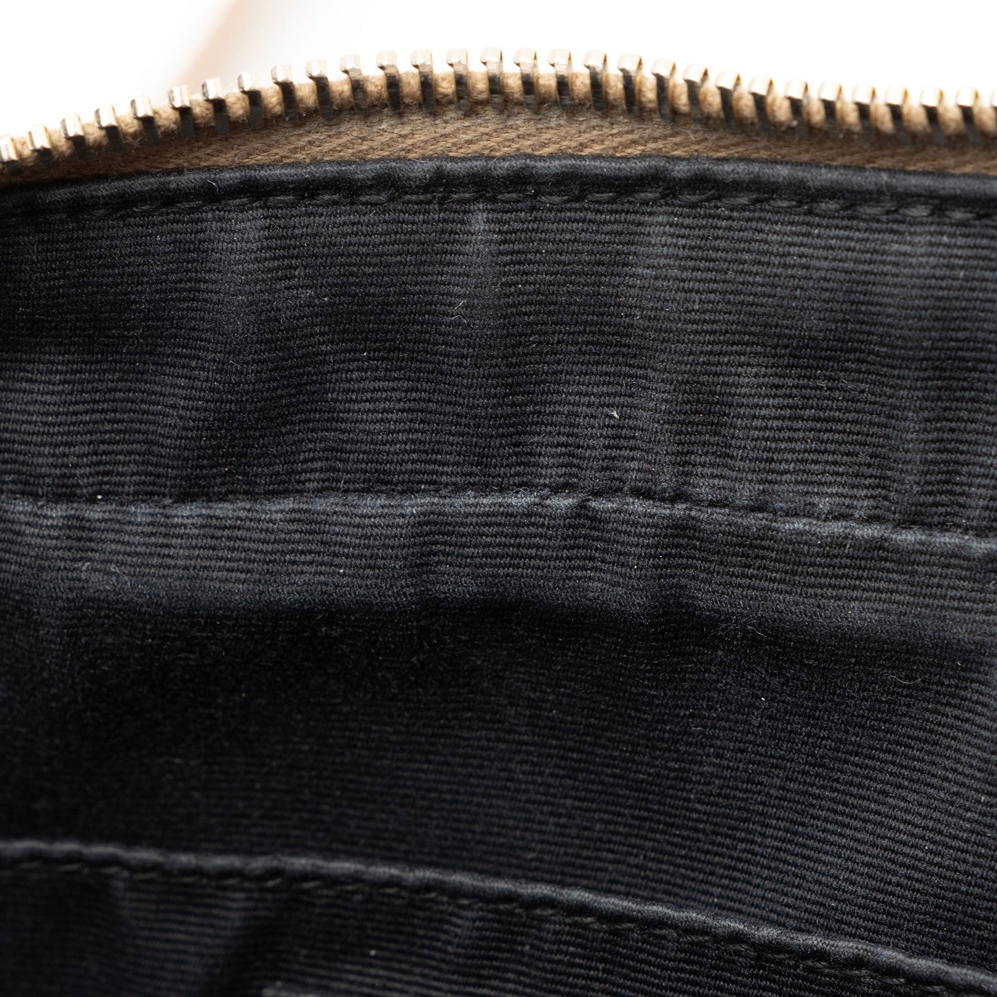 Saint Laurent Matelasse Calfskin Monogram Lou Camera Bag (SHF-5REUgE)