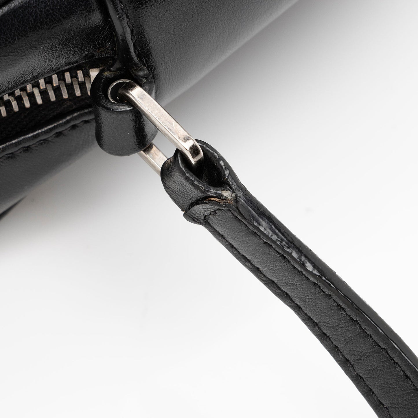 Saint Laurent Matelasse Calfskin Monogram Lou Camera Bag (SHF-ZcEqKL)