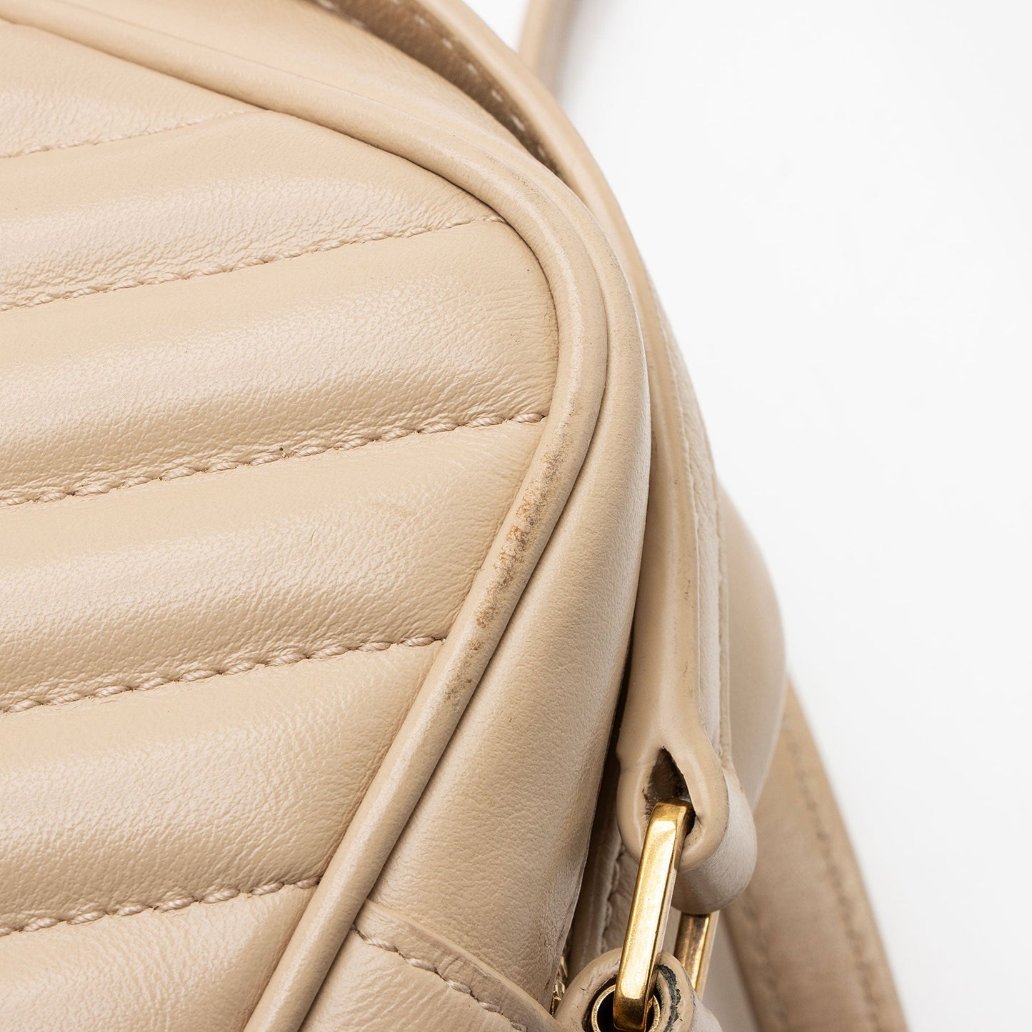 Saint Laurent Matelasse Calfskin Monogram Lou Camera Bag (SHF-IyIKNC)