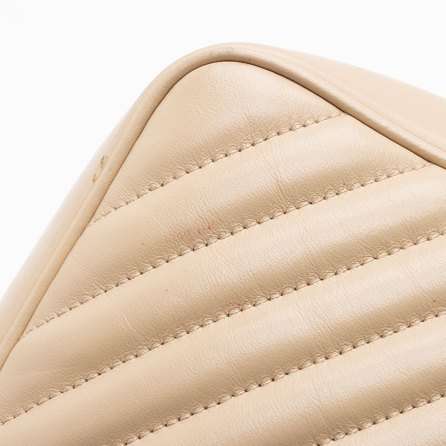 Saint Laurent Matelasse Calfskin Monogram Lou Camera Bag (SHF-IyIKNC)