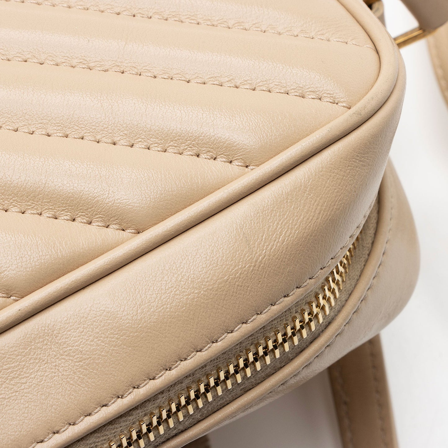 Saint Laurent Matelasse Calfskin Monogram Lou Camera Bag (SHF-IyIKNC)