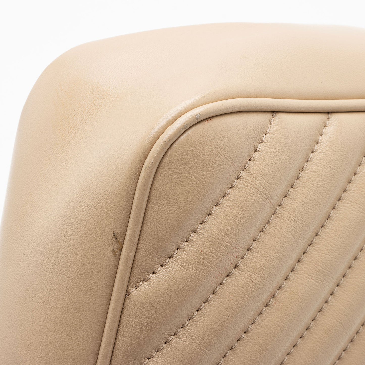 Saint Laurent Matelasse Calfskin Monogram Lou Camera Bag (SHF-IyIKNC)