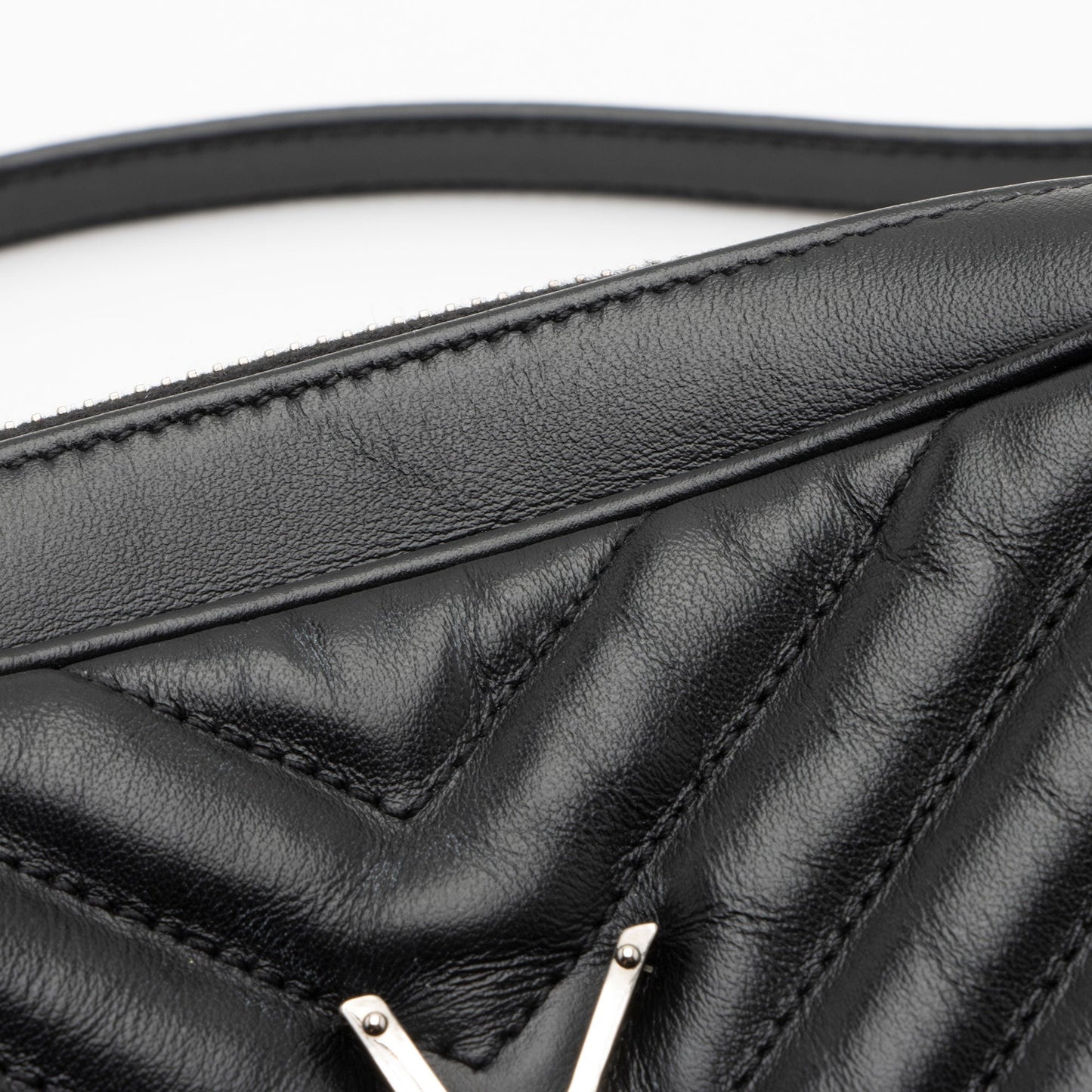Saint Laurent Matelasse Calfskin Monogram Lou Camera Bag (SHF-jB3wqK)