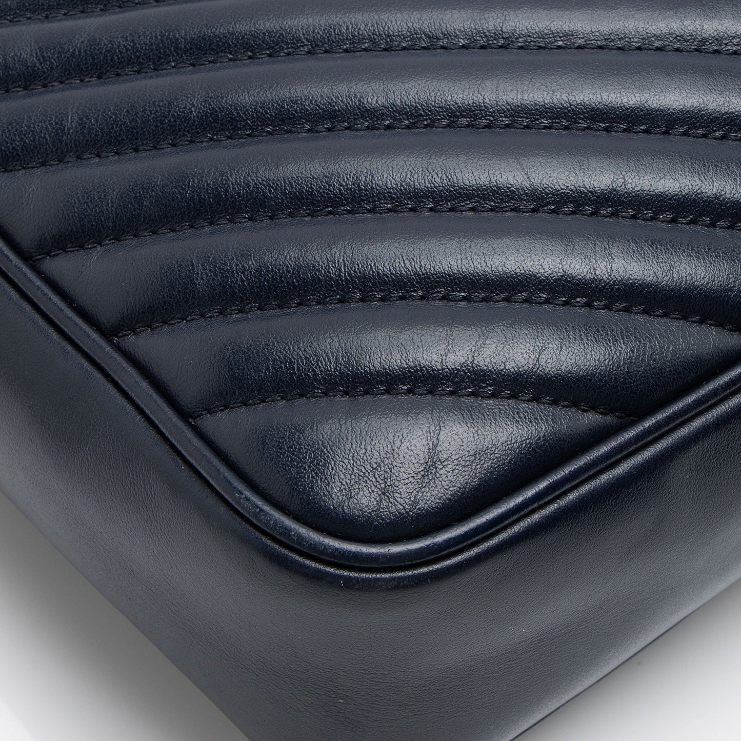 Saint Laurent Matelasse Calfskin Monogram Lou Camera Bag (SHF-JZyzw6)