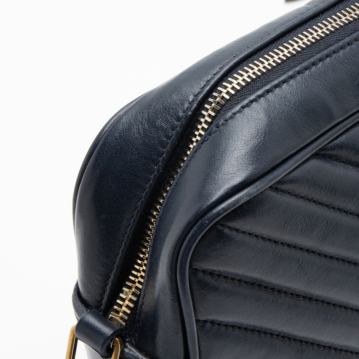 Saint Laurent Matelasse Calfskin Monogram Lou Camera Bag (SHF-JZyzw6)