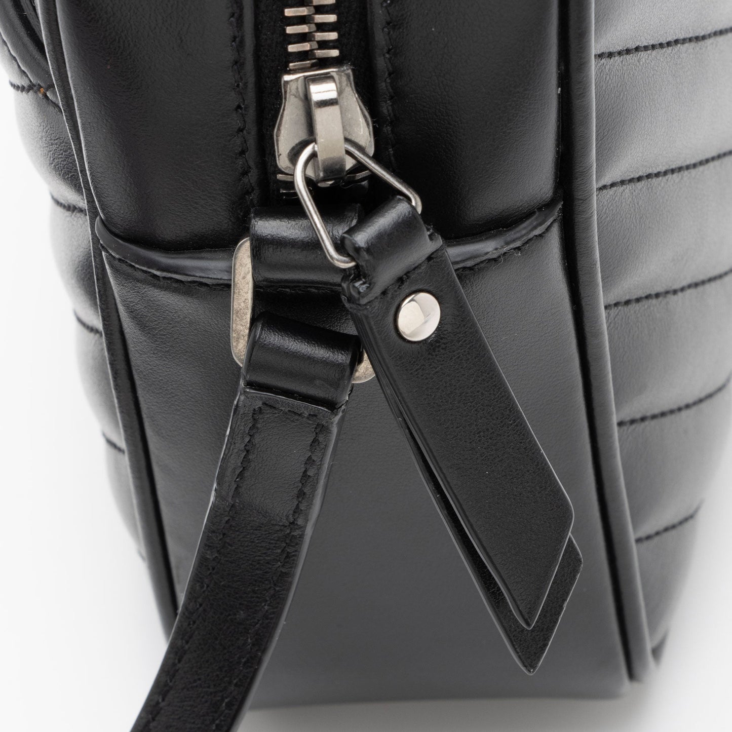 Saint Laurent Matelasse Calfskin Monogram Lou Camera Bag (SHF-SXIbwm)