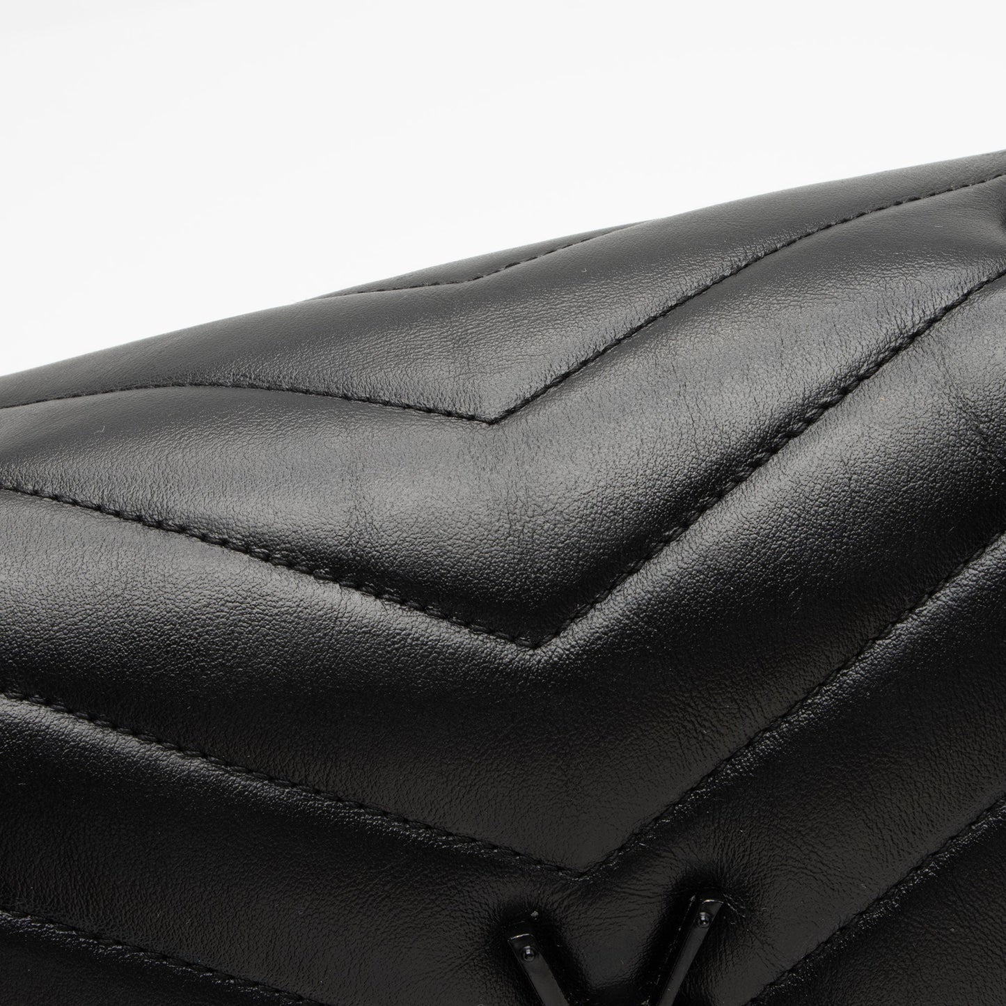 Saint Laurent Matelasse Calfskin Monogram LouLou Chain Medium Shoulder Bag (SHF-SaVb1o)