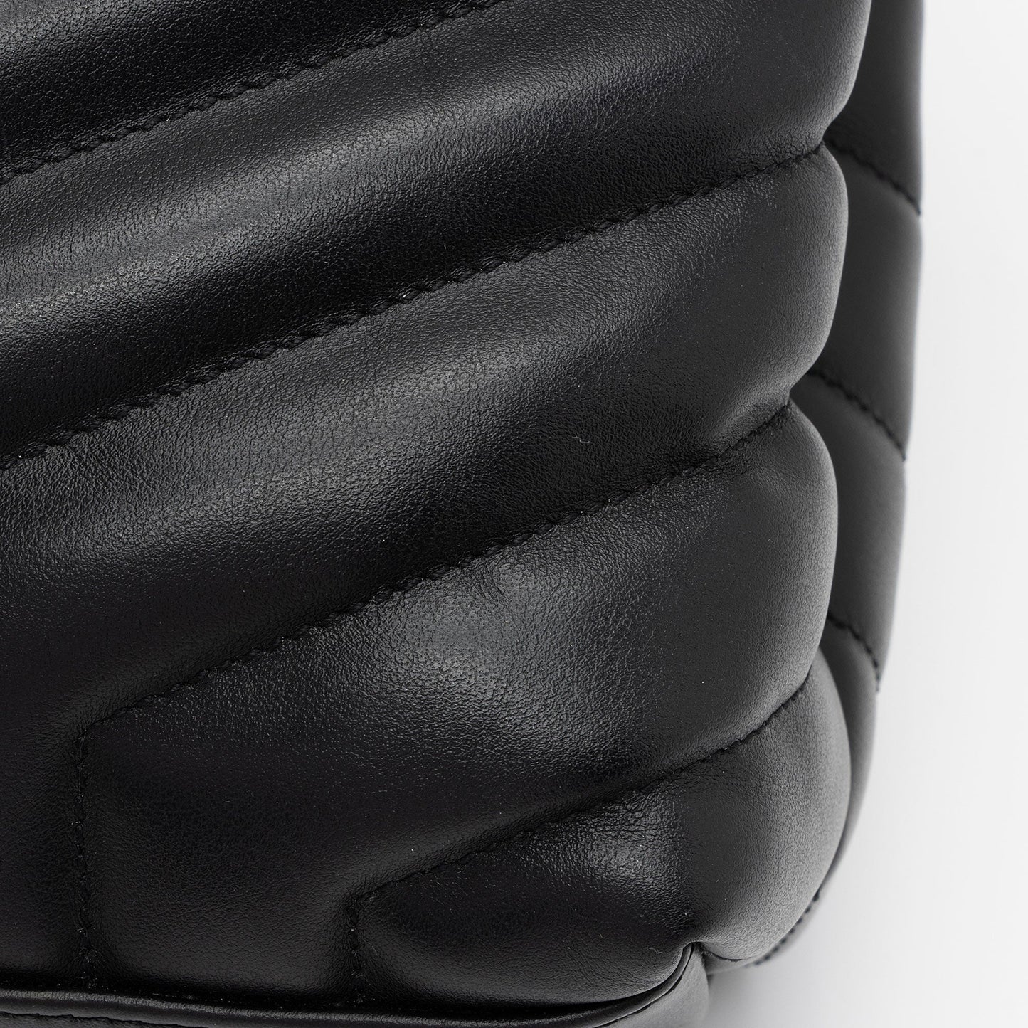 Saint Laurent Matelasse Calfskin Monogram LouLou Chain Medium Shoulder Bag (SHF-3CcYFQ)
