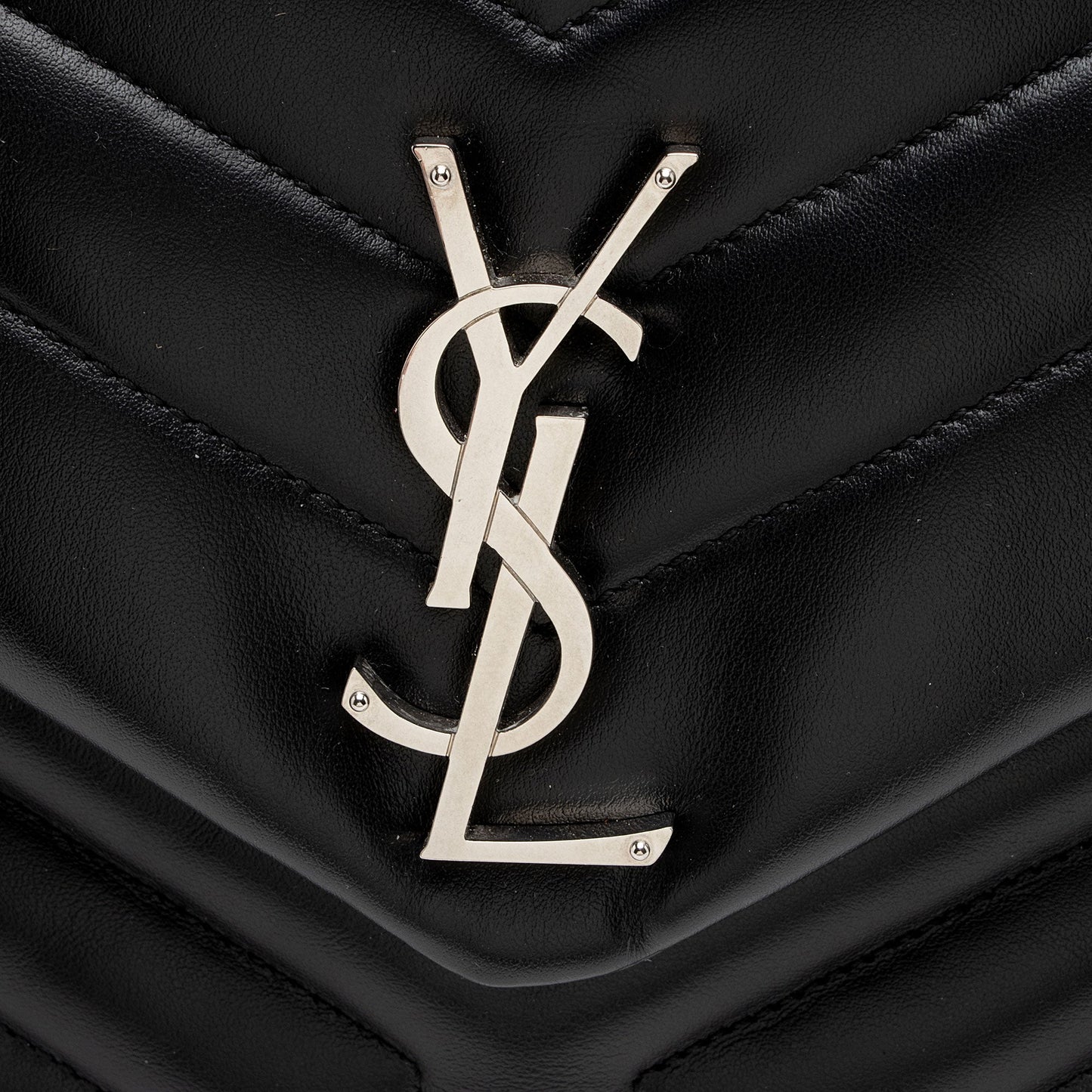 Saint Laurent Matelasse Calfskin Monogram LouLou Chain Medium Shoulder Bag (SHF-nVNU3H)