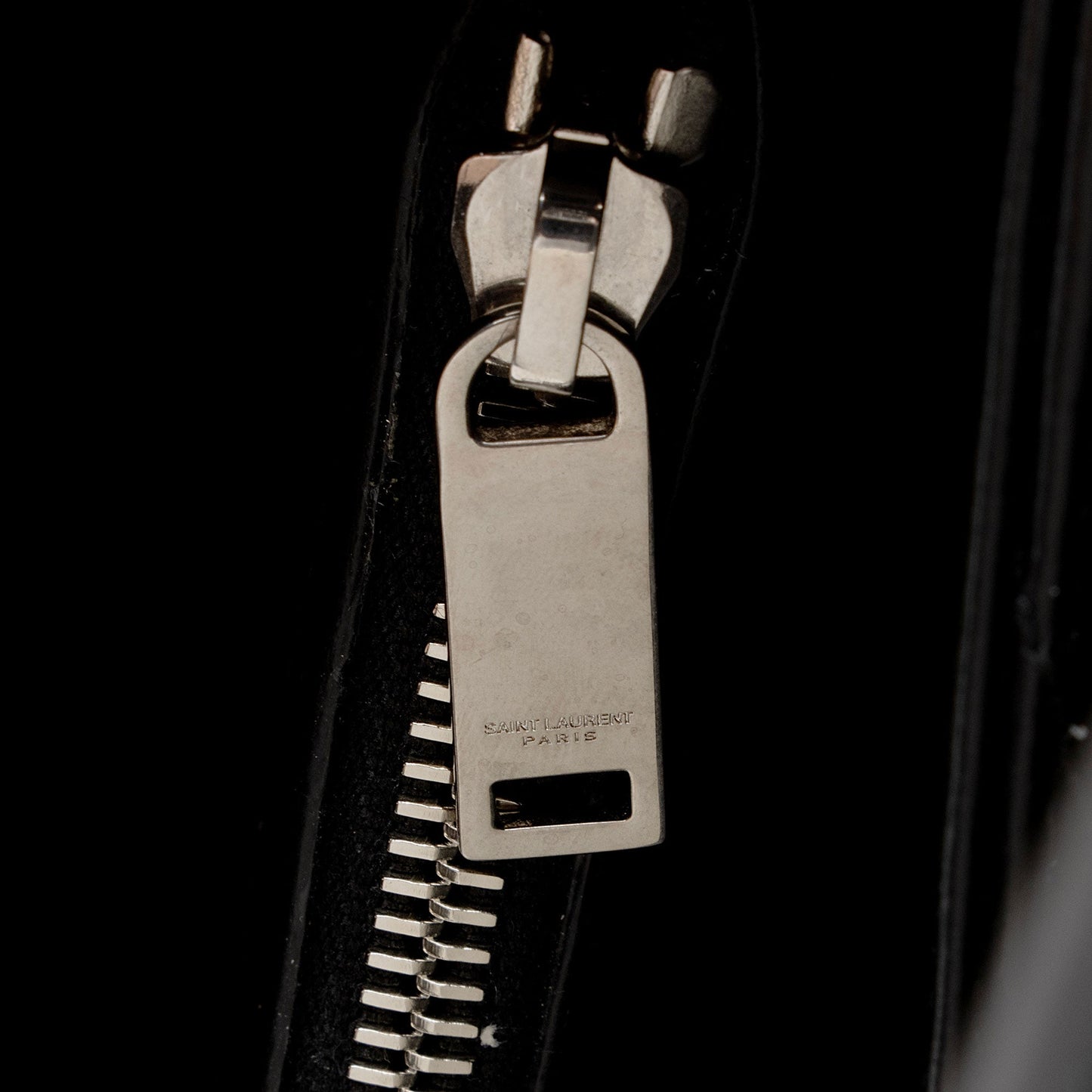 Saint Laurent Matelasse Calfskin Monogram LouLou Chain Medium Shoulder Bag (SHF-nVNU3H)