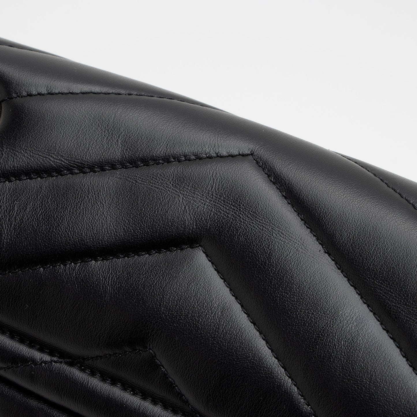 Saint Laurent Matelasse Calfskin Monogram LouLou Chain Medium Shoulder Bag (SHF-nVNU3H)