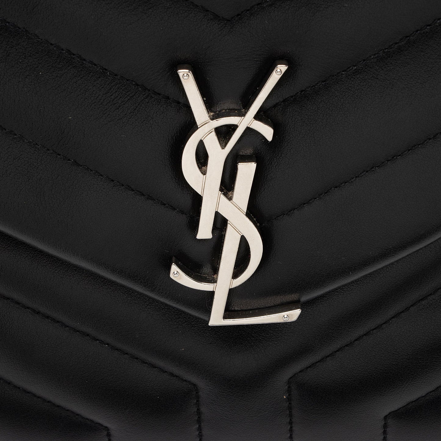 Saint Laurent Matelasse Calfskin Monogram LouLou Chain Medium Shoulder Bag (SHF-qrpSTt)
