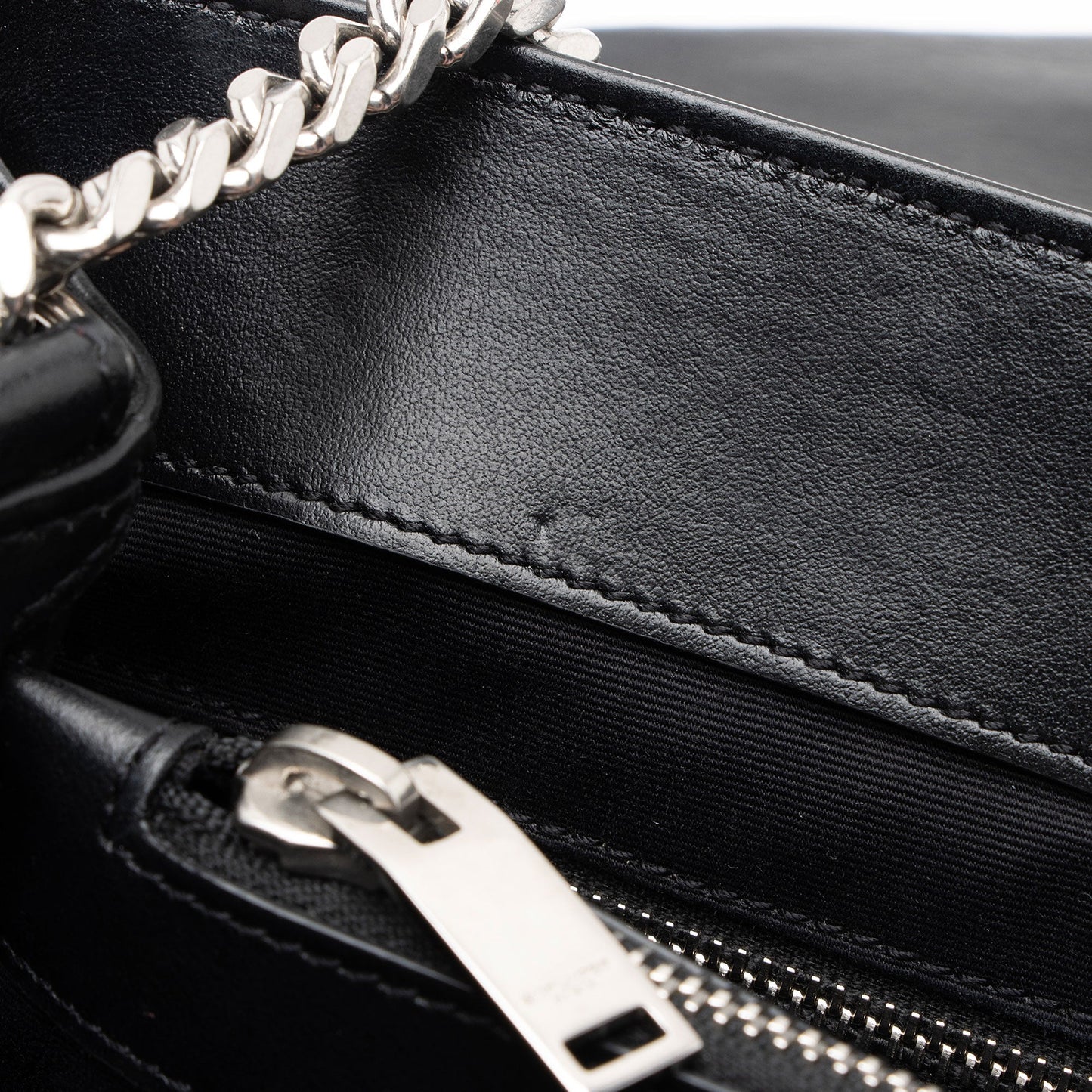Saint Laurent Matelasse Calfskin Monogram LouLou Chain Medium Shoulder Bag (SHF-qrpSTt)